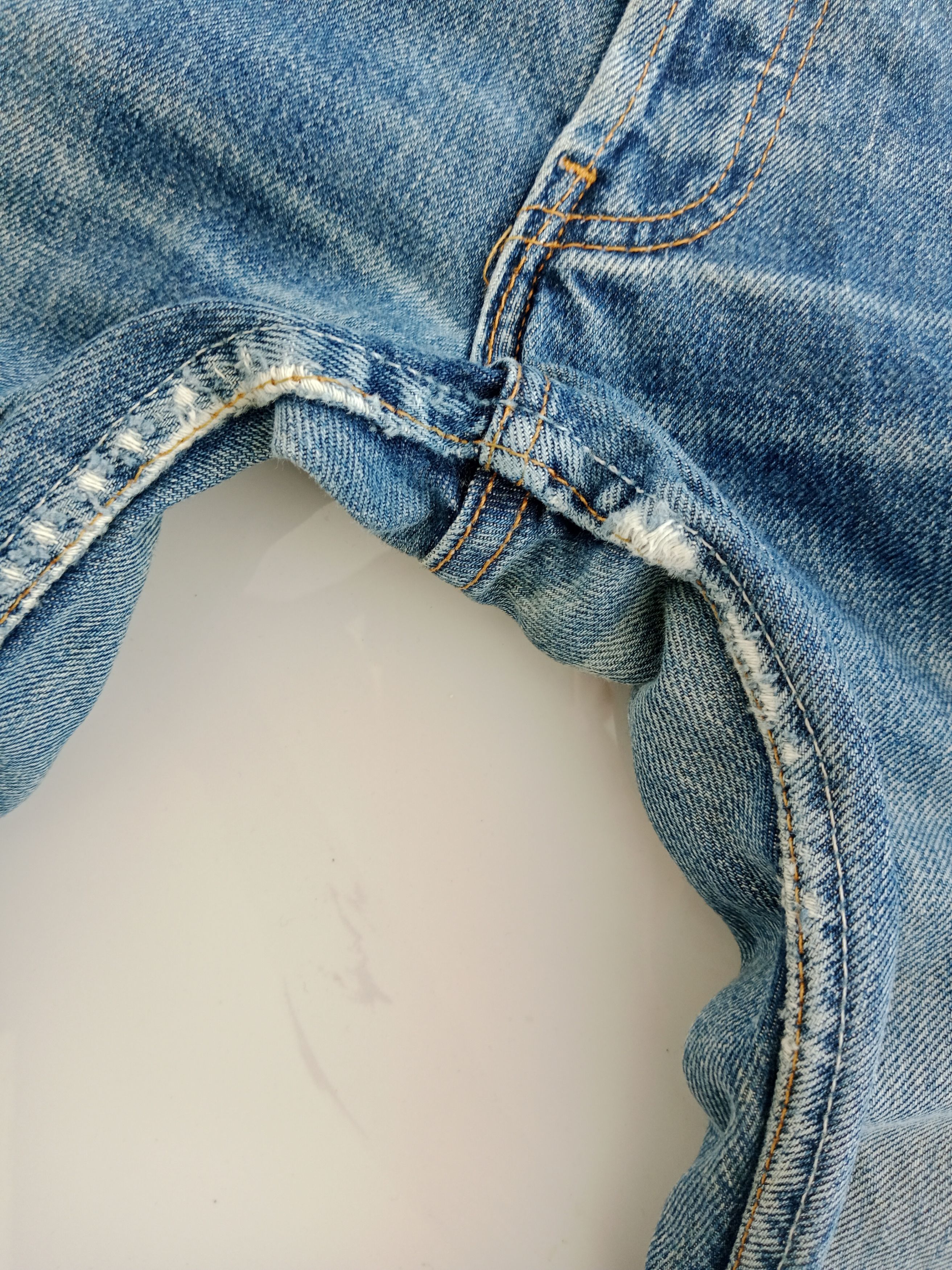 Levi's Vintage Clothing Vintage LEVIS 501 Distressed Jean's Blue Denim Made in UK Size US 31 - 9 Thumbnail