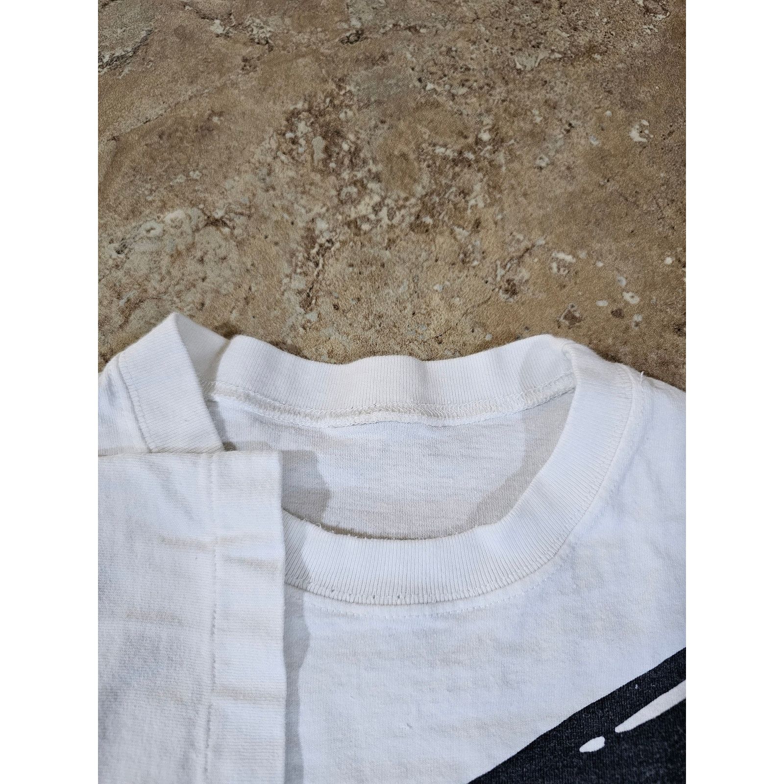 Other Australia Shark Quilbert Artist White T-shirt Sz L 1990s Size US L / EU 52-54 / 3 - 3 Thumbnail