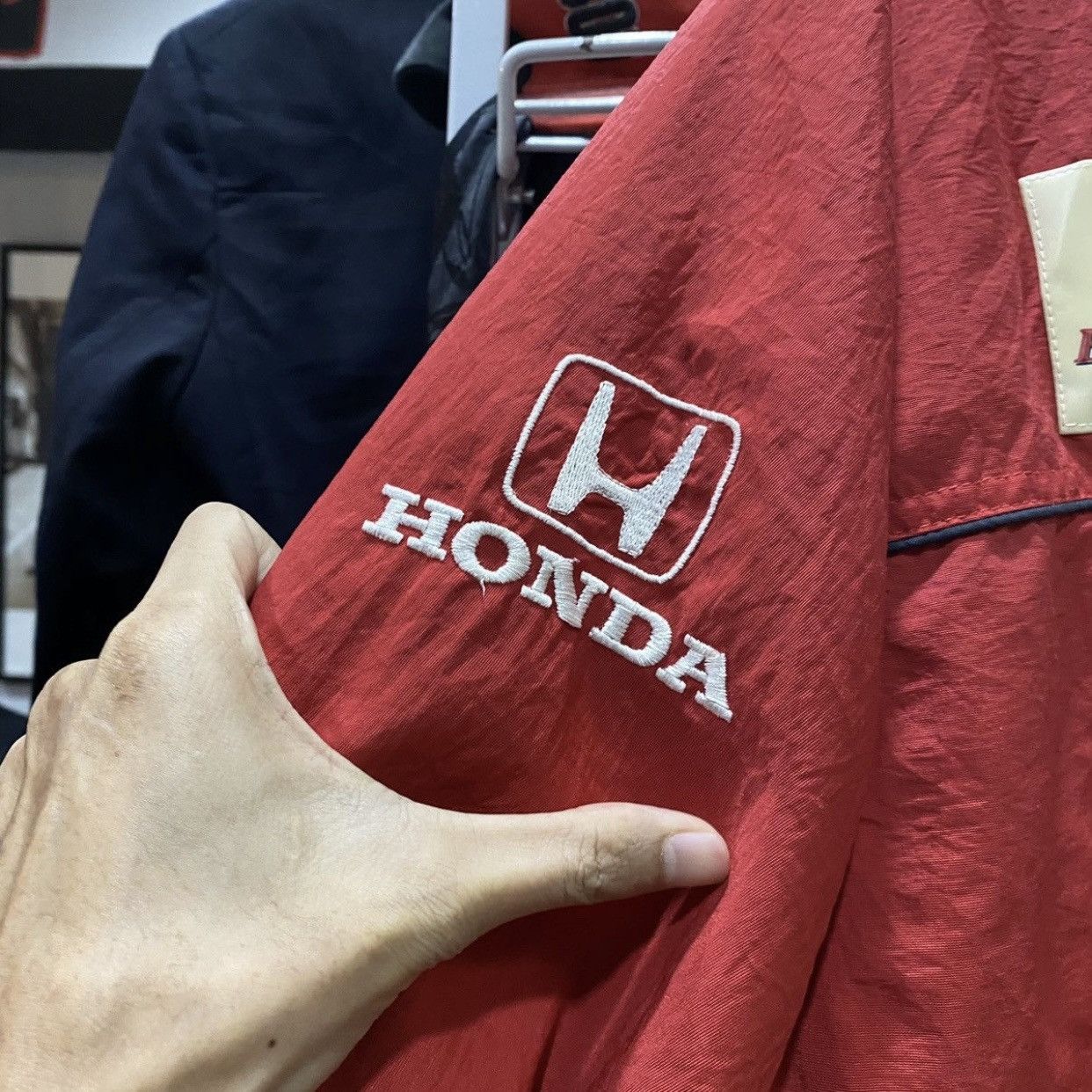 Budweiser Vintage 90s Honda Racing Budweiser 500 Hooded Racing Jacket Size US XL / EU 56 / 4 - 11 Thumbnail
