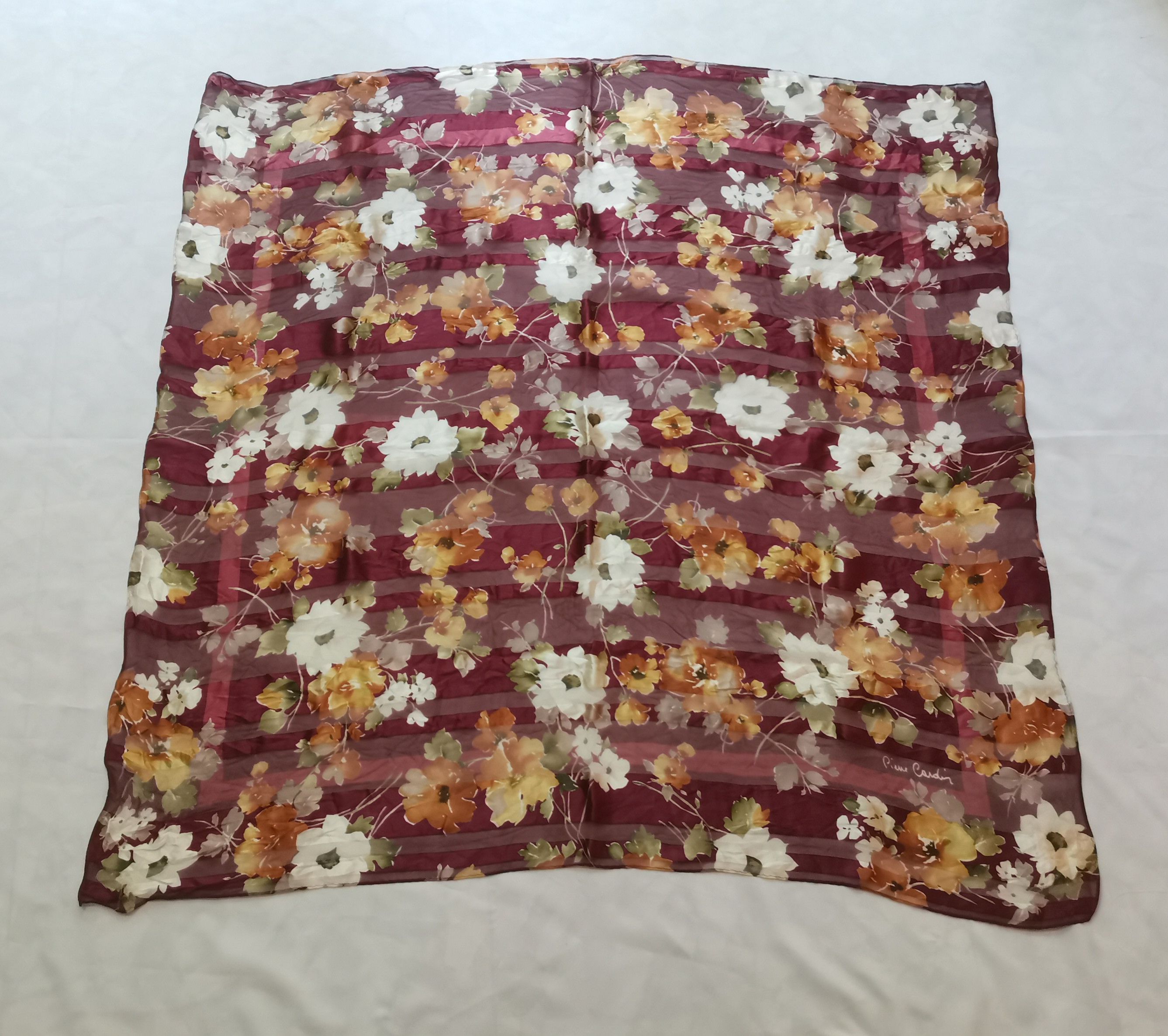 Pierre Cardin Rare Pierre Cardin scarves nice design Size ONE SIZE - 1 Thumbnail