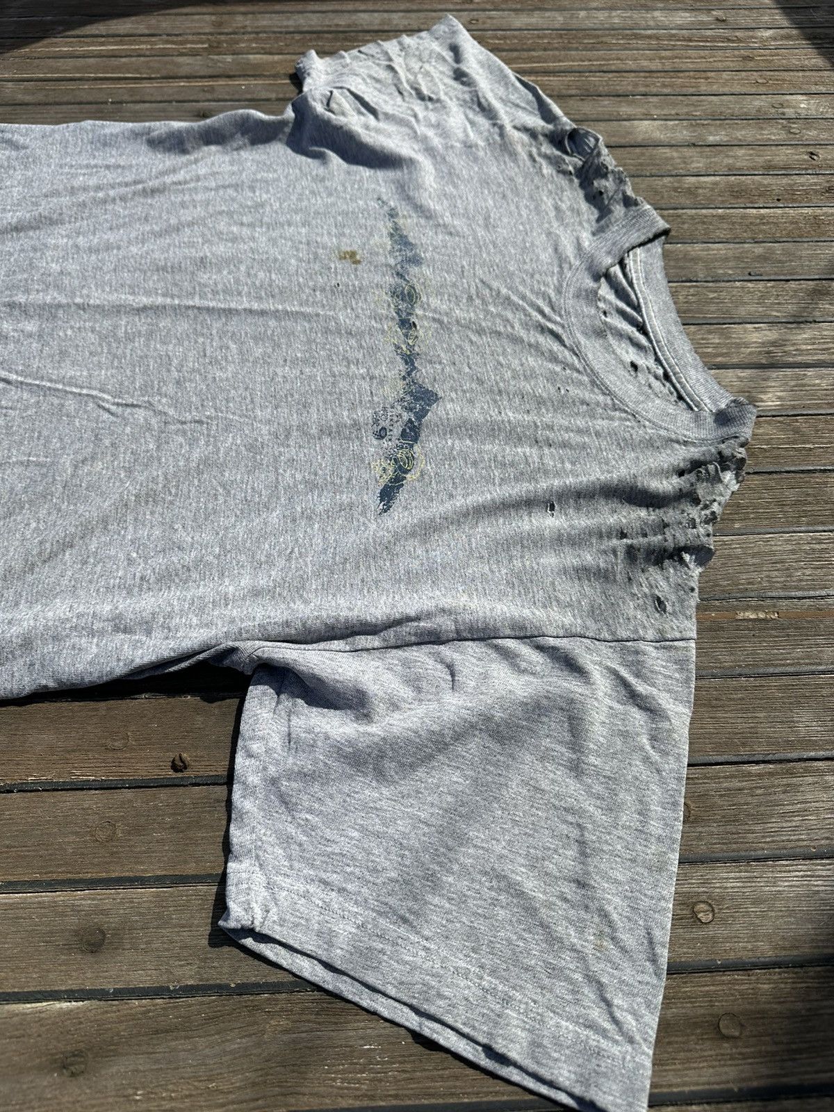 Mountain Hardwear Vintage Distressed Mountain Hardwear T shirt Size US L / EU 52-54 / 3 - 4 Thumbnail