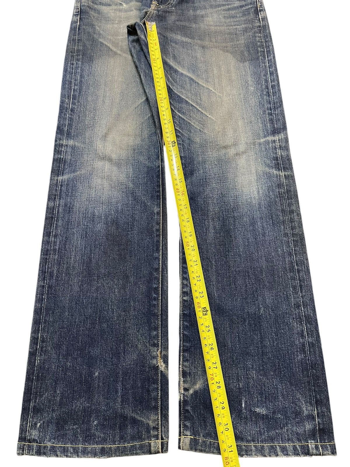 Uniqlo Vintage Japanese Uniqlo Blue Faded Wash Style Jeans Size US 31 - 13 Thumbnail