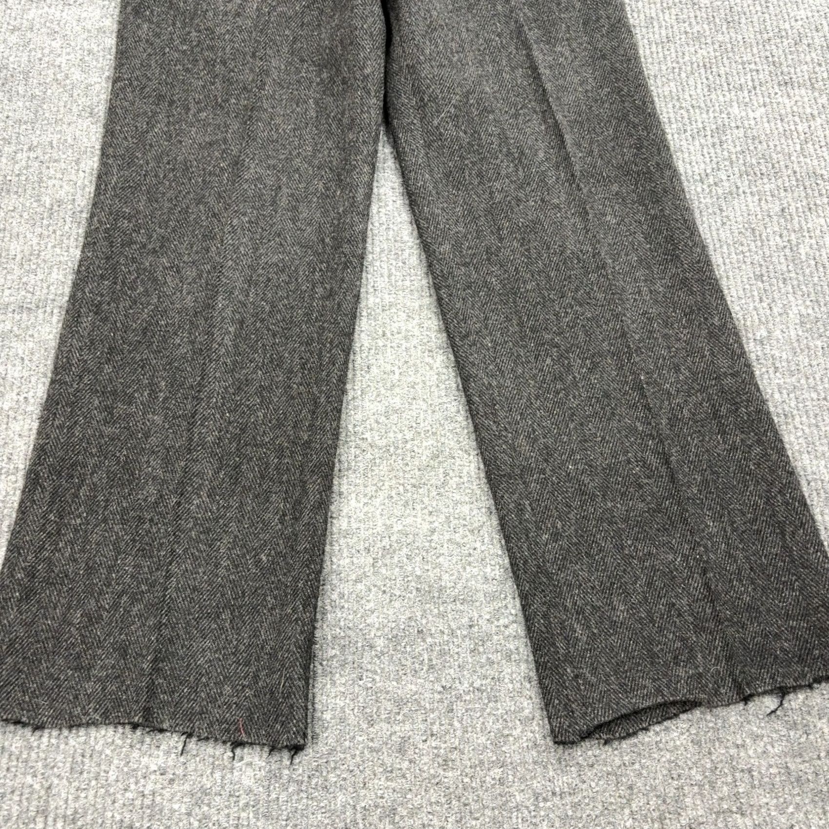 Vintage VINTAGE Woolrich Pants Mens 32 Grey Wool Herringbone Raw Hem Wide Leg Heritage Size US 32 / EU 48 - 2 Thumbnail