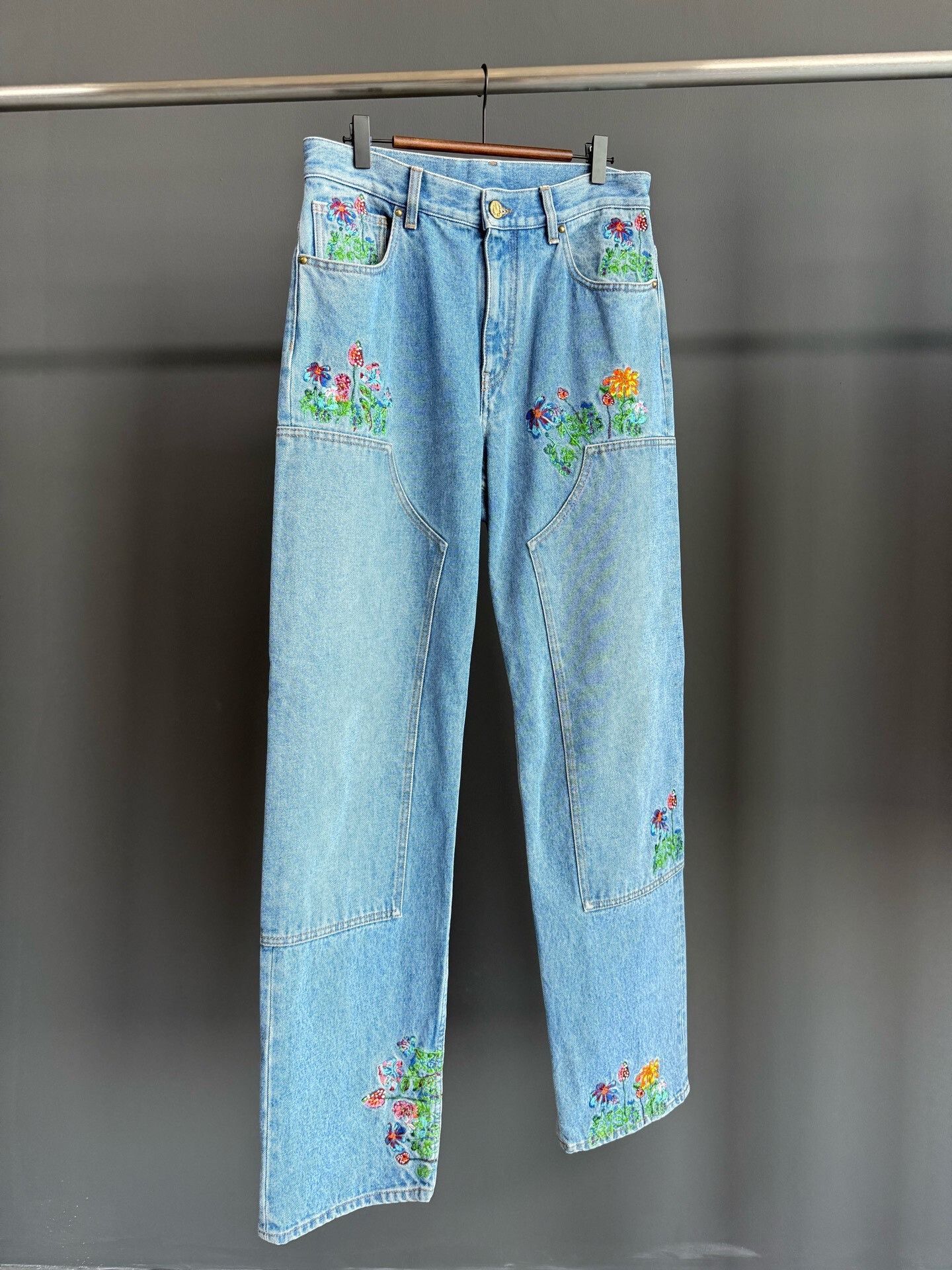 Louis Vuitton Louis Vuitton Floral Embroidery Jeans Size 28" / US 6 / IT 42 - 1 Thumbnail