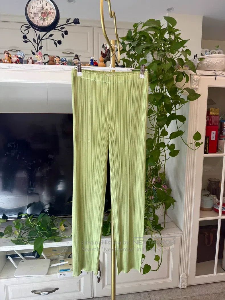 Issey Miyake Issey Miyake Avocado Green Straight - Leg Pants Size 26" / US 2 / IT 38 - 1 Thumbnail