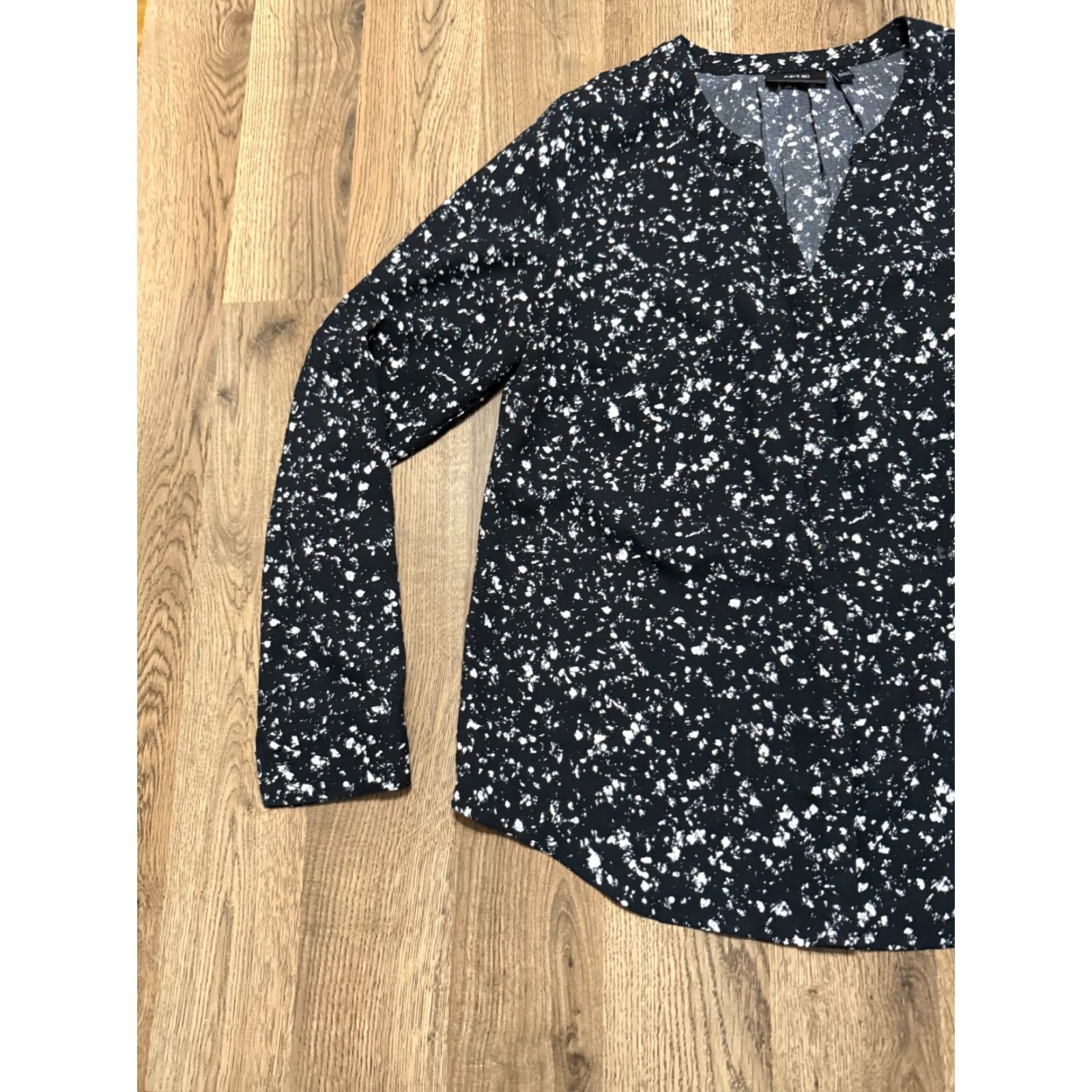 Apt. 9 Apt. 9 Shirt, Women's Size Small, White Black Floral Long Sleeve Button Up Size S / US 4 / IT 40 - 3 Thumbnail