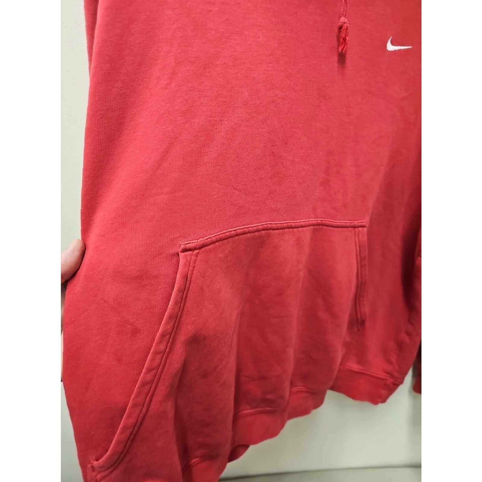 Nike VINTAGE Nike Hoodie Mens L Red 2000s Swoosh Distressed Embroidered Cotton Jersey Pullover 90s Hip Hop Fashion Streetwear Size US L / EU 52-54 / 3 - 5 Thumbnail