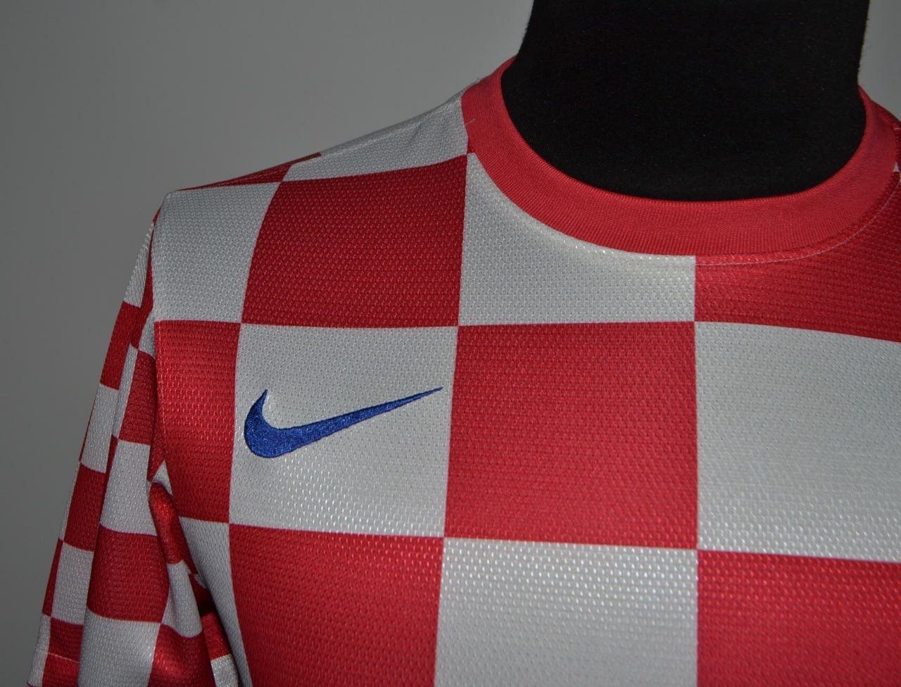 Nike CROATIA 2012/2013 NIKE HOME FOOTBALL SHIRT SOCCER JERSEY Size US S / EU 44-46 / 1 - 4 Thumbnail
