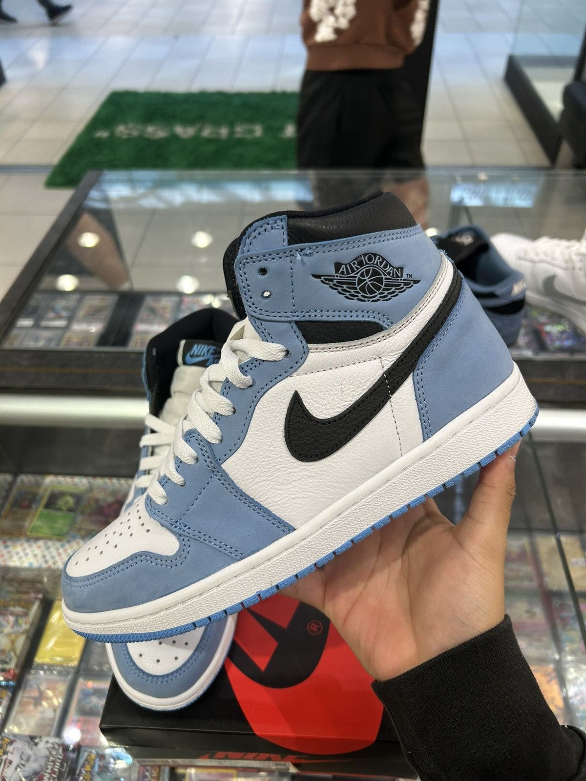 Jordan Brand Jordan 1 university blue Size US 9 / EU 42 - 2 Thumbnail