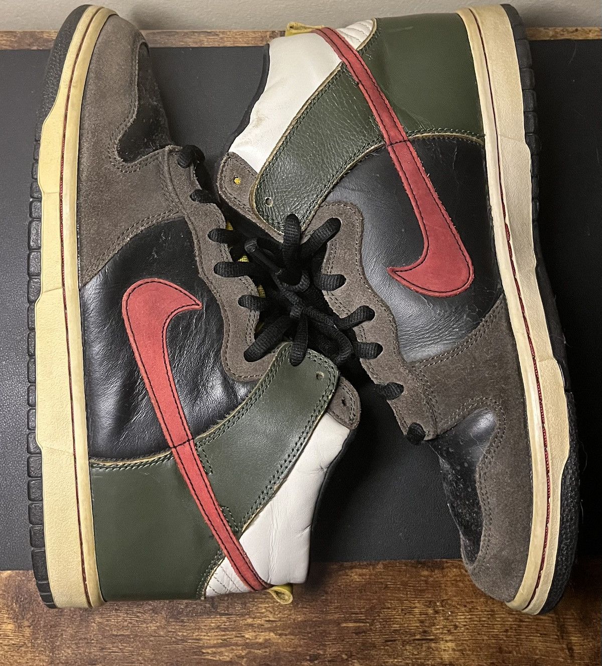 Nike Nike SB Dunk high “ Boba Fett “ Size US 11 / EU 44 - 2 Thumbnail
