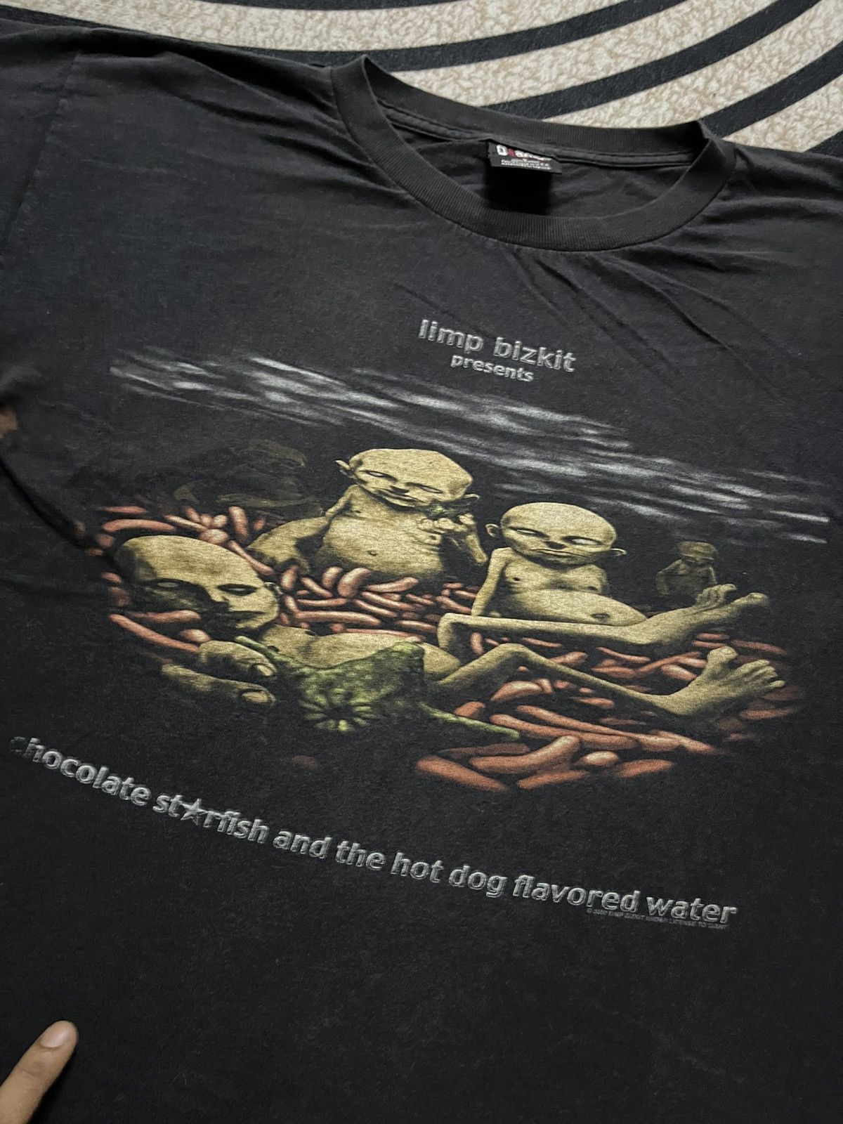Band Tees 2000 LIMP BIZKIT CHOCOLATE START FISH DISTRESSED TEES Size US L / EU 52-54 / 3 - 7 Thumbnail