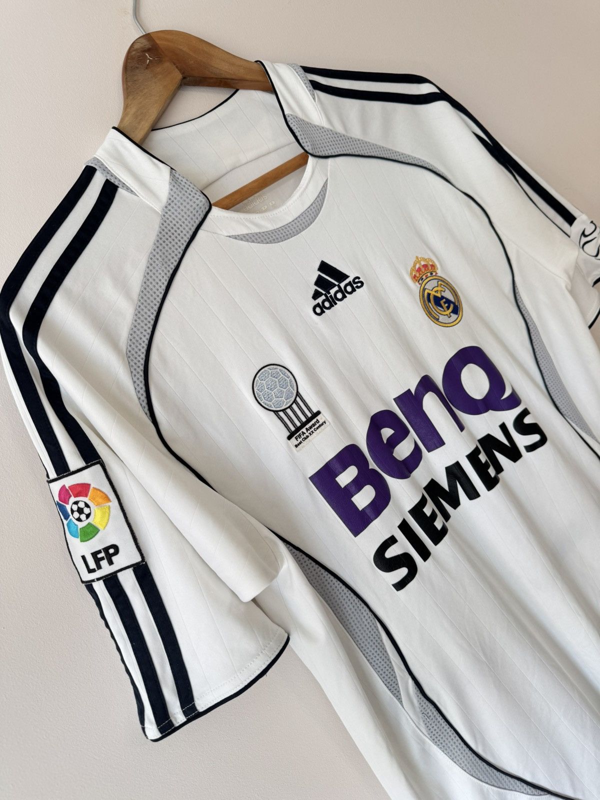 Adidas Vintage Real Madrid 2006-2007 Nistelrooy Home Soccer Jersey Size US S / EU 44-46 / 1 - 9 Thumbnail