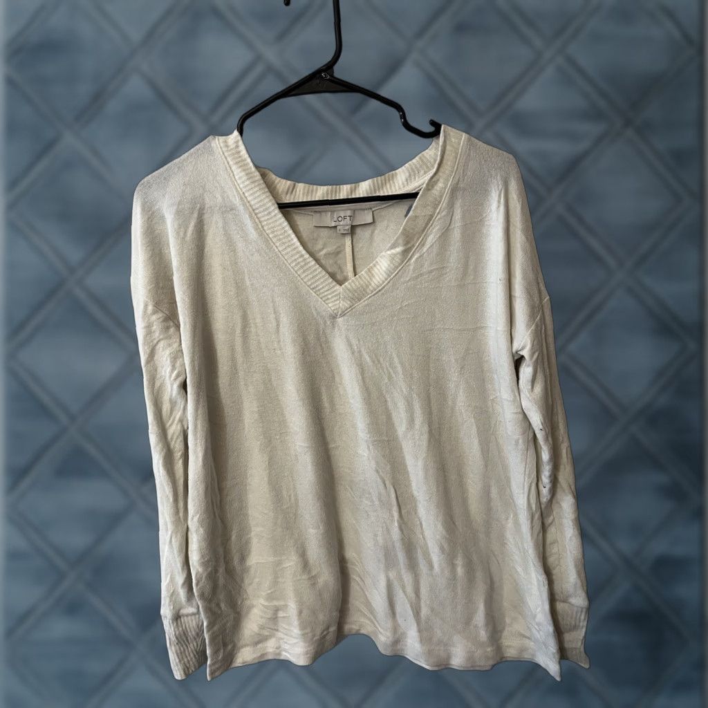 Loft Ann Taylor Loft Long Sleeve White Knit V Neck Sweater Size Small Oversized Size S / US 4 / IT 40 - 1 Thumbnail