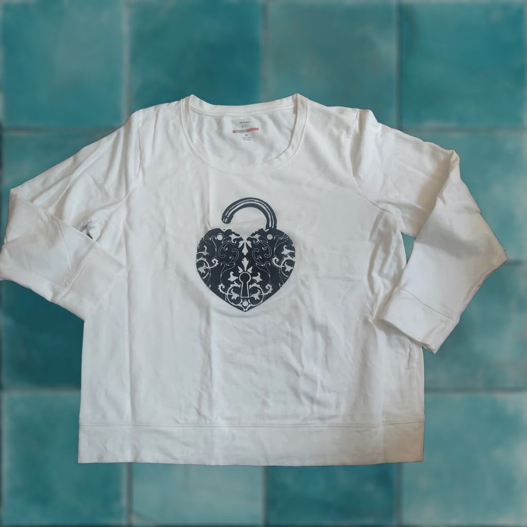 Vintage Style & Co. Sport Women's The Essential Heart Unlocked Print Sweatshirt XL White Cotton Pullover Long Sleeve Round Neck Gym & Training Womens Size XL / US 12-14 / IT 48-50 - 1 Thumbnail