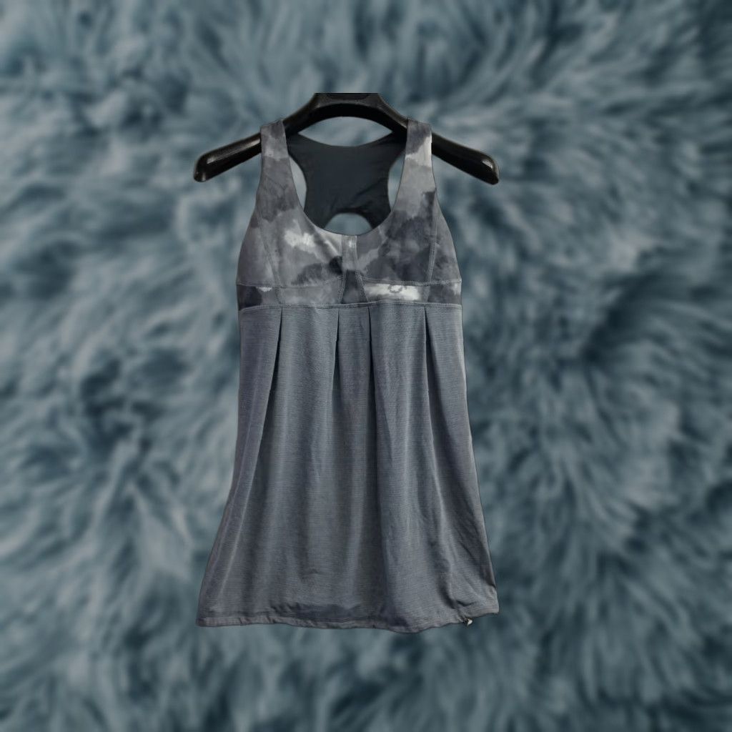Lululemon Lululemon Tank Top Built-In Bra Gray Size 8 Women Activewear Non Padded Tank Top Size M / US 6-8 / IT 42-44 - 1 Thumbnail