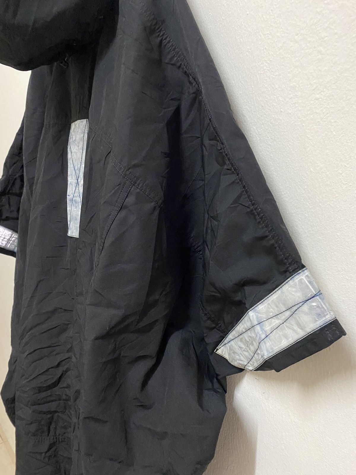 Comme des Garcons rare comme des garcons junya watanabe fw18 reflector poncho Size US L / EU 52-54 / 3 - 13 Thumbnail