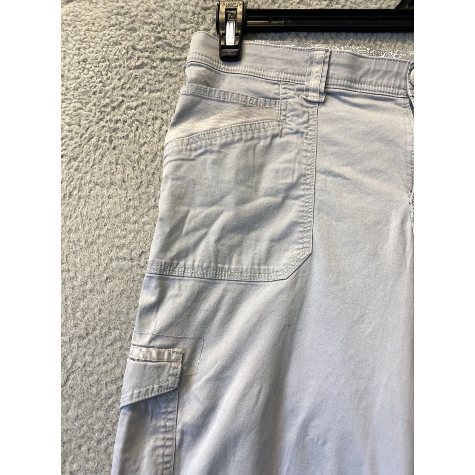Gloria Vanderbilt Gloria Vanderbilt Cropped Cargo Pants Women’s Size 12 Gray Casual Classic Size 34" / US 12 / IT 48 - 4 Thumbnail