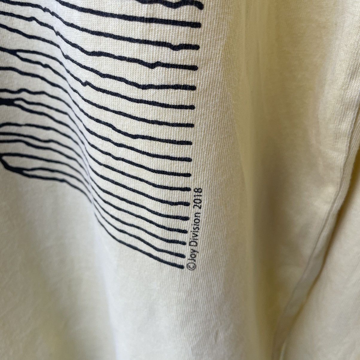 Band Tees × H&M × Joy Division 🔥🔥Joy Division Unknwon Pleasures Big Print Longsleeves Tee Size US XL / EU 56 / 4 - 3 Thumbnail