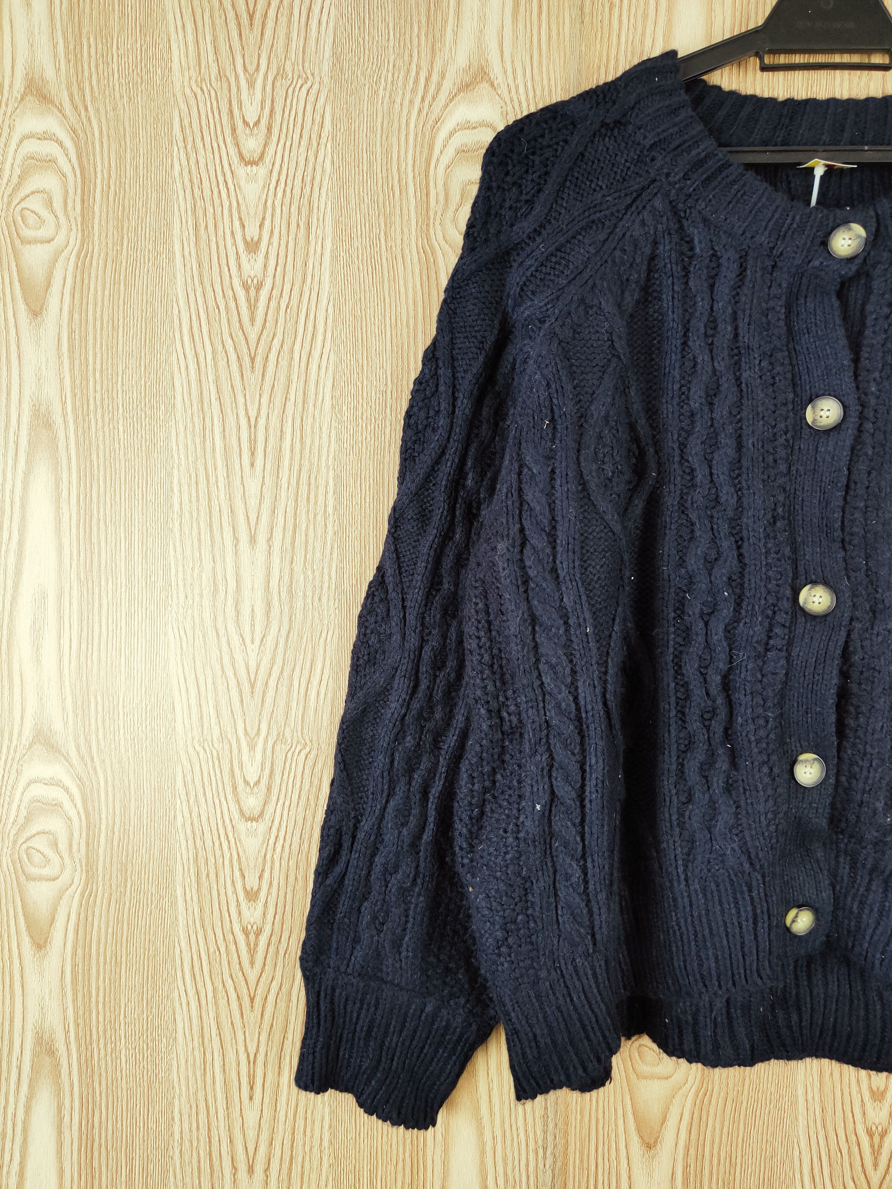 Aran Isles Knitwear GU japan Navy cable Knitwear Cardigan #W569 Size US L / EU 52-54 / 3 - 3 Thumbnail