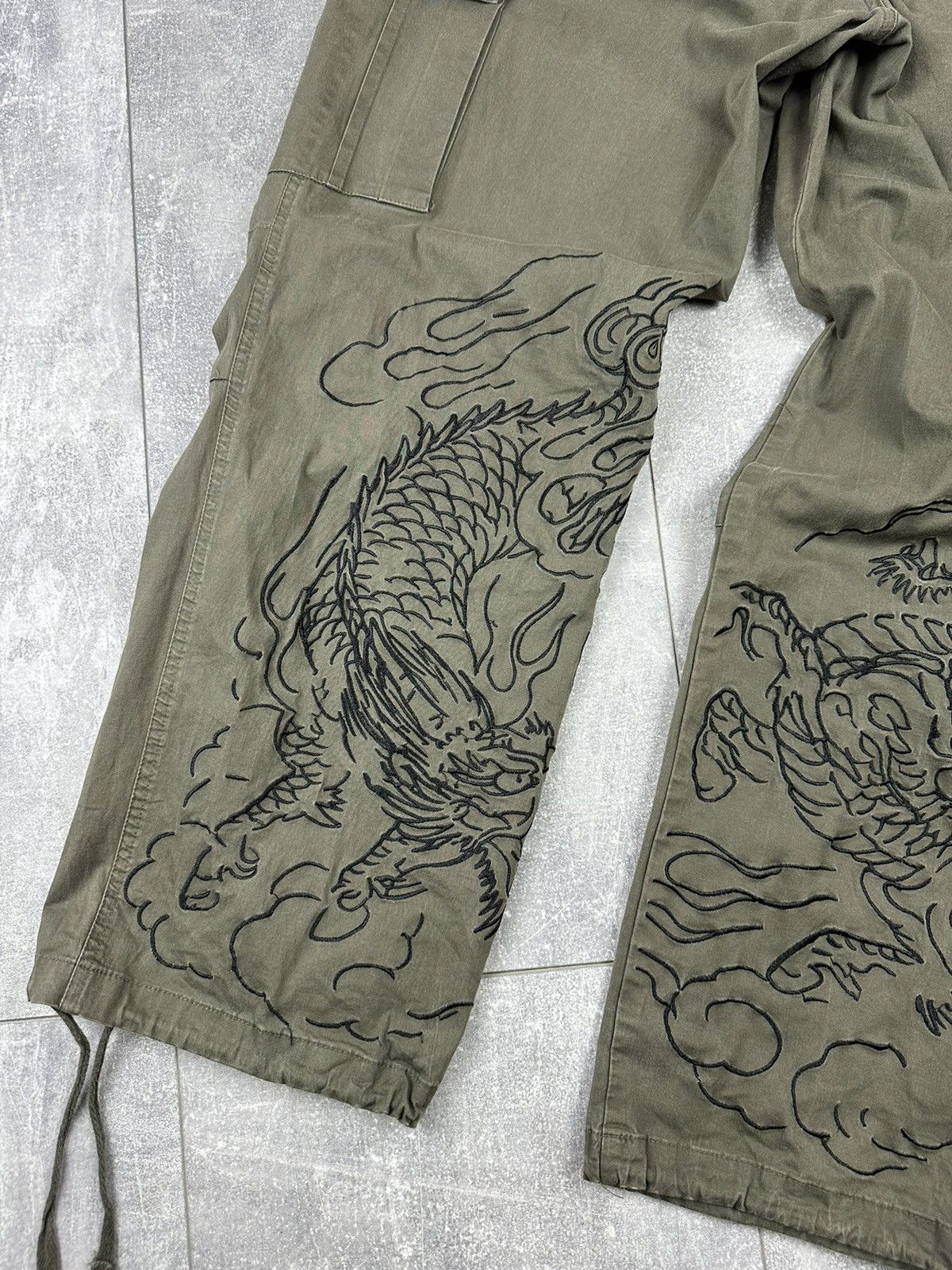 Ed Hardy Ed Hardy X Urban Outfitters Japanese Cargo Dragon Pants Size US 30 / EU 46 - 5 Thumbnail