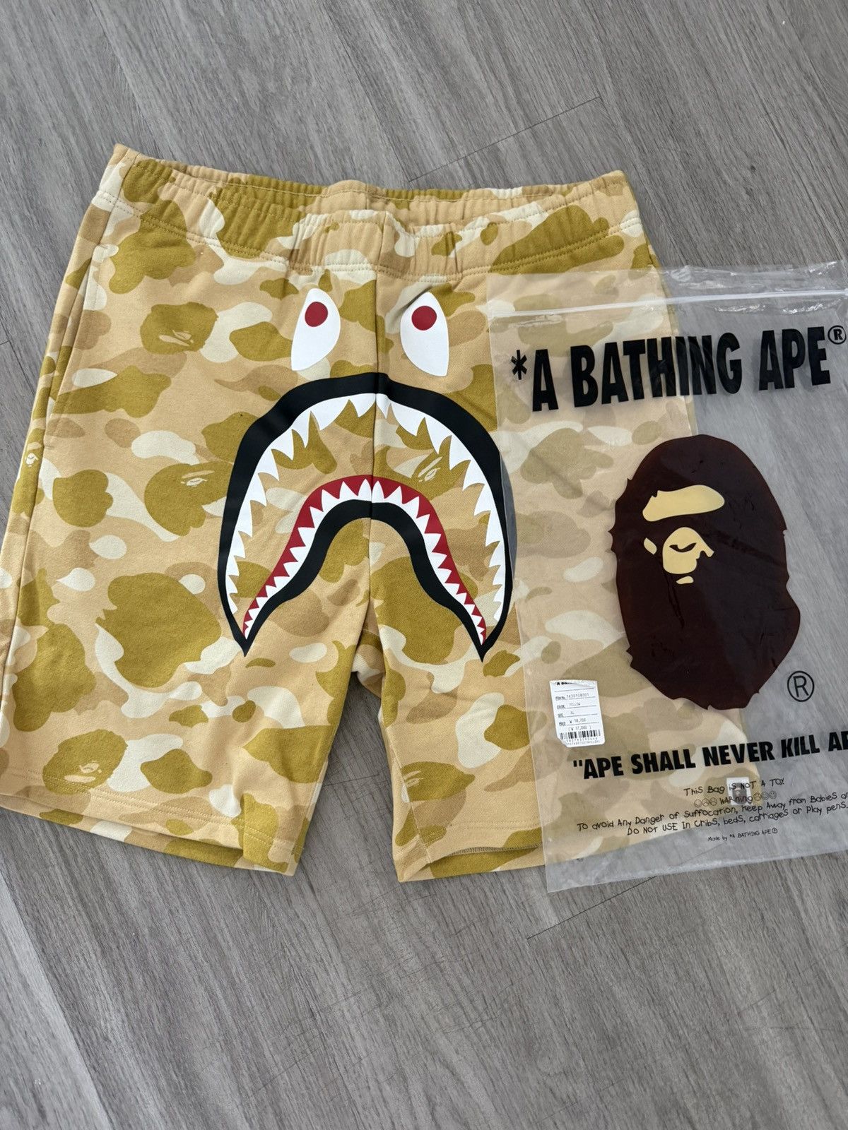 Bape Bape yellow camo shark shorts Size US 34 / EU 50 - 2 Thumbnail
