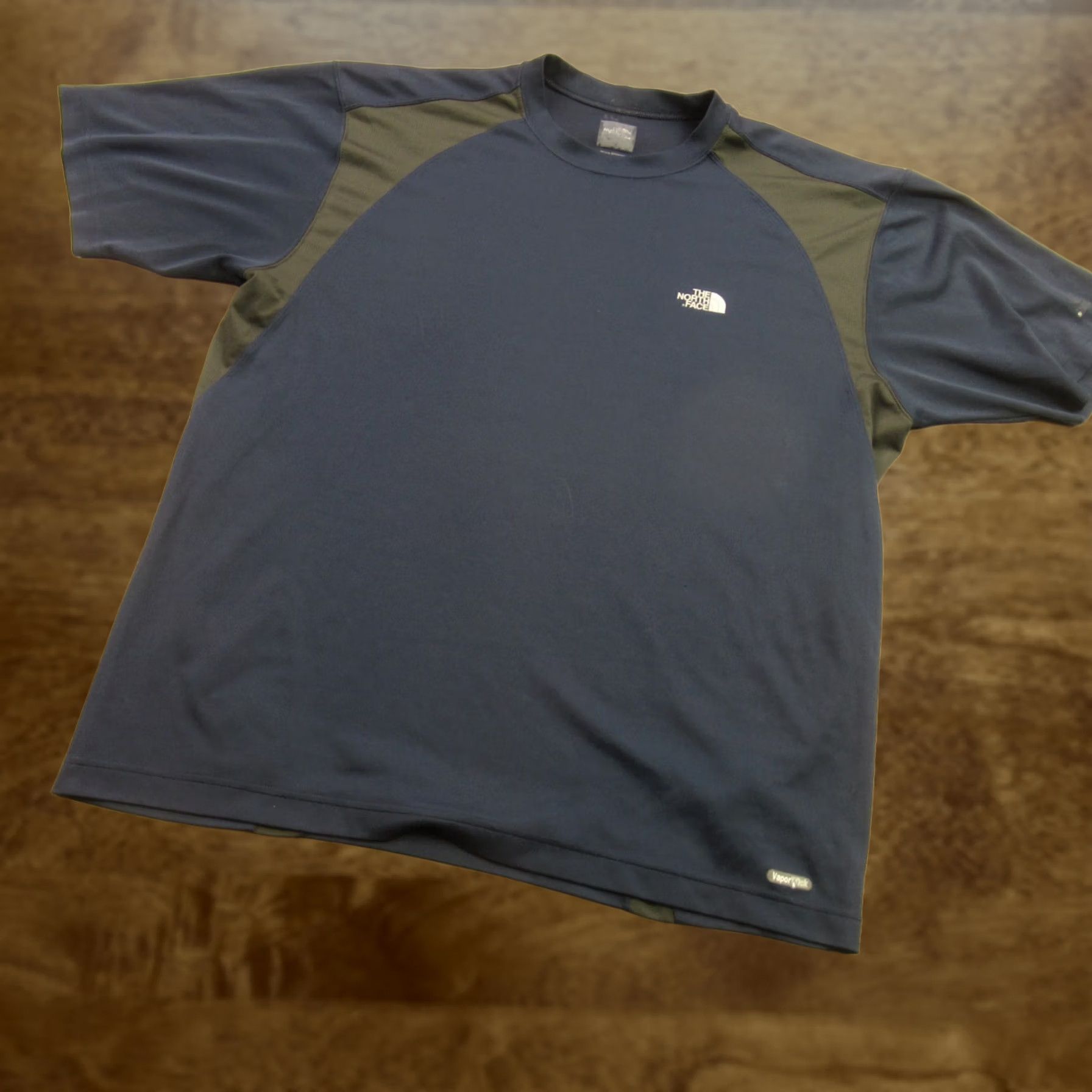The North Face The North Face Shirt Mens Large Blue Short Sleeve Crew Neck Casual Lightweight Size US L / EU 52-54 / 3 - 1 Thumbnail
