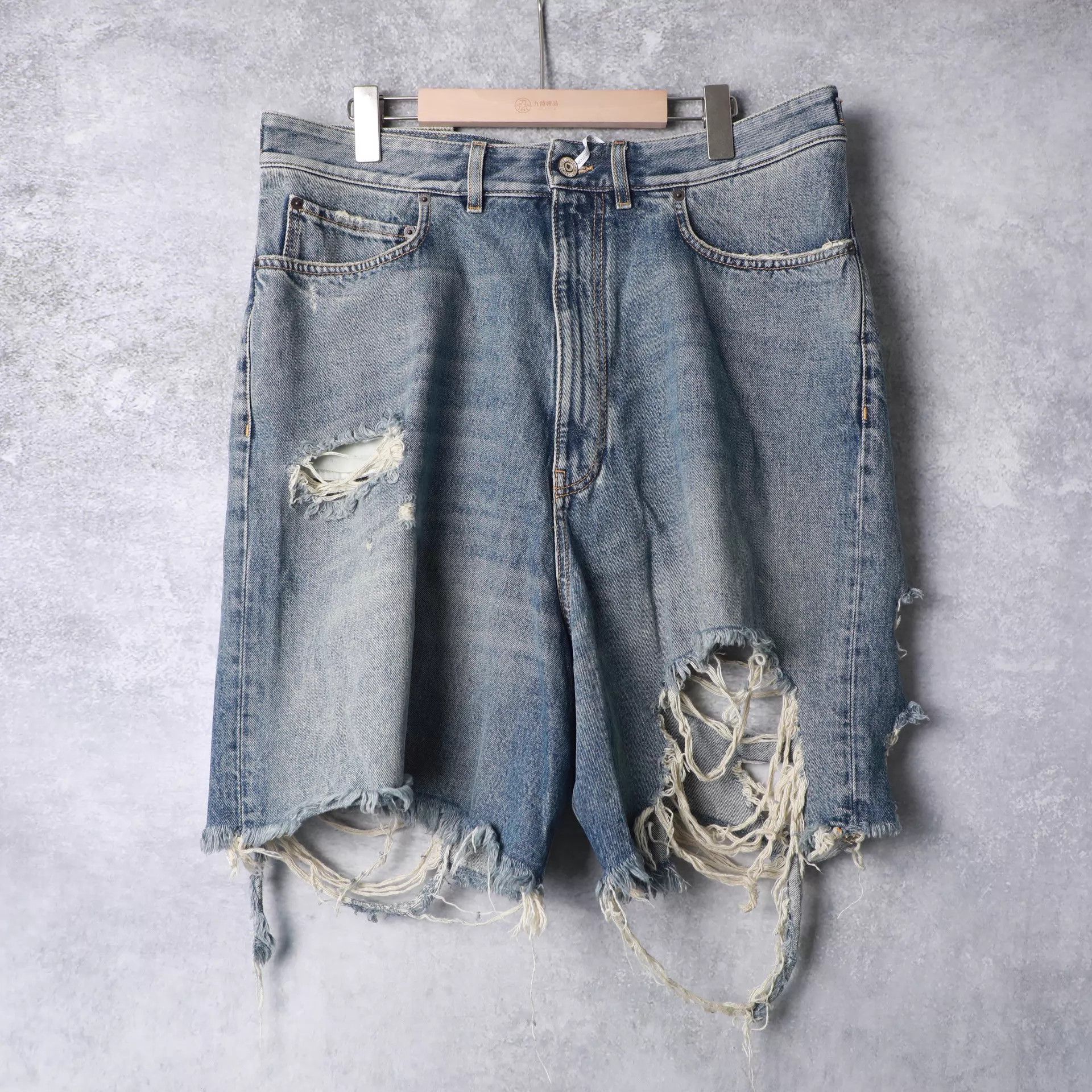 Balenciaga Balenciaga shorts L Size 28" / US 6 / IT 42 - 1 Thumbnail