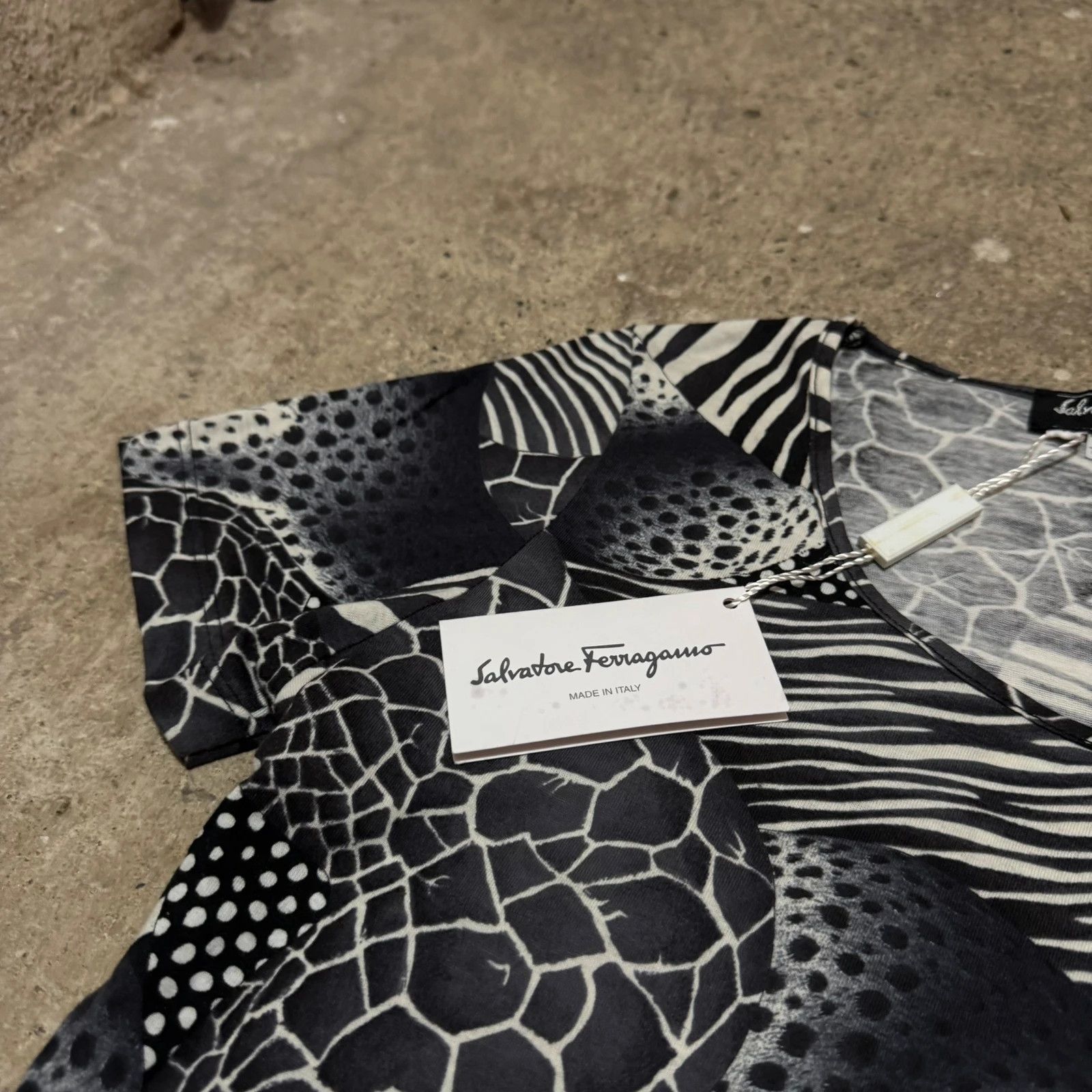 Salvatore Ferragamo Vintage Salvatore ferragamo overprinted zebra top Size XS / US 0-2 / IT 36-38 - 4 Thumbnail