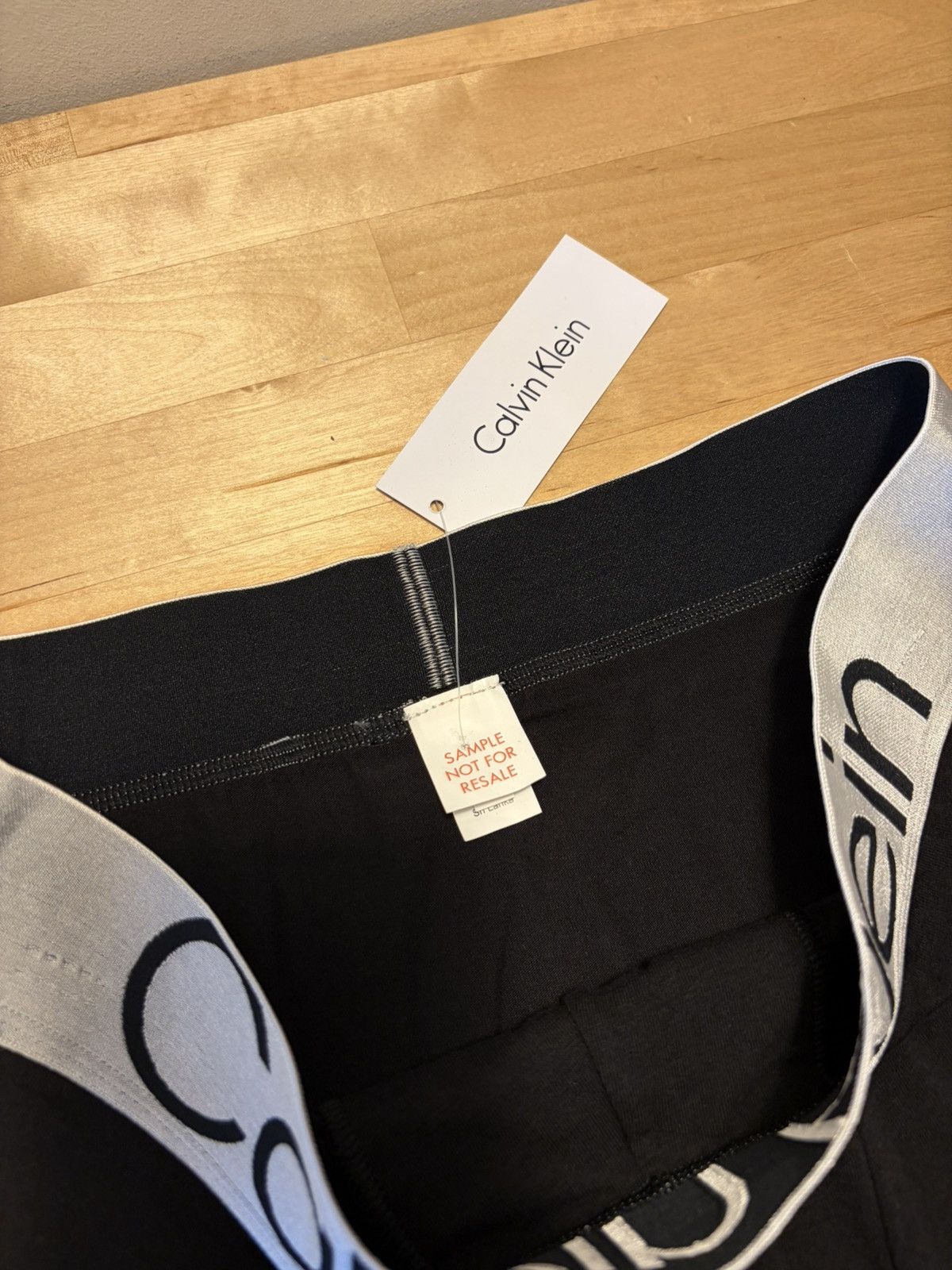 Calvin Klein Calvin Klein BNWT boxer brief black medium logo waistband Size 32 - 2 Thumbnail