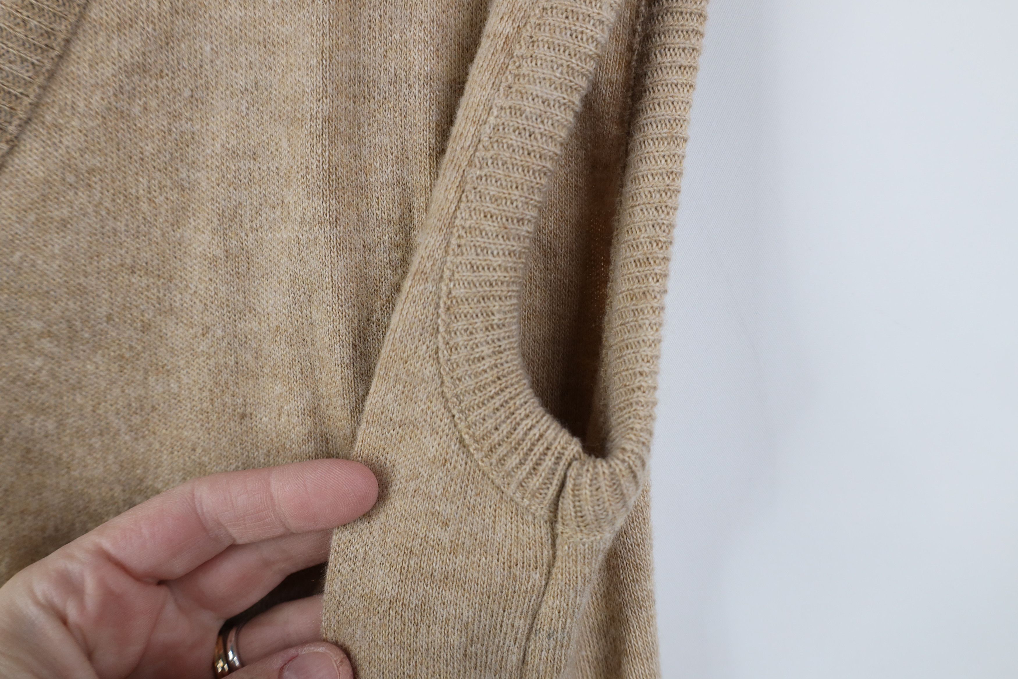 Vintage Vintage 70s Streetwear Knit V-Neck Sweater Vest Beige USA Size US M / EU 48-50 / 2 - 7 Thumbnail