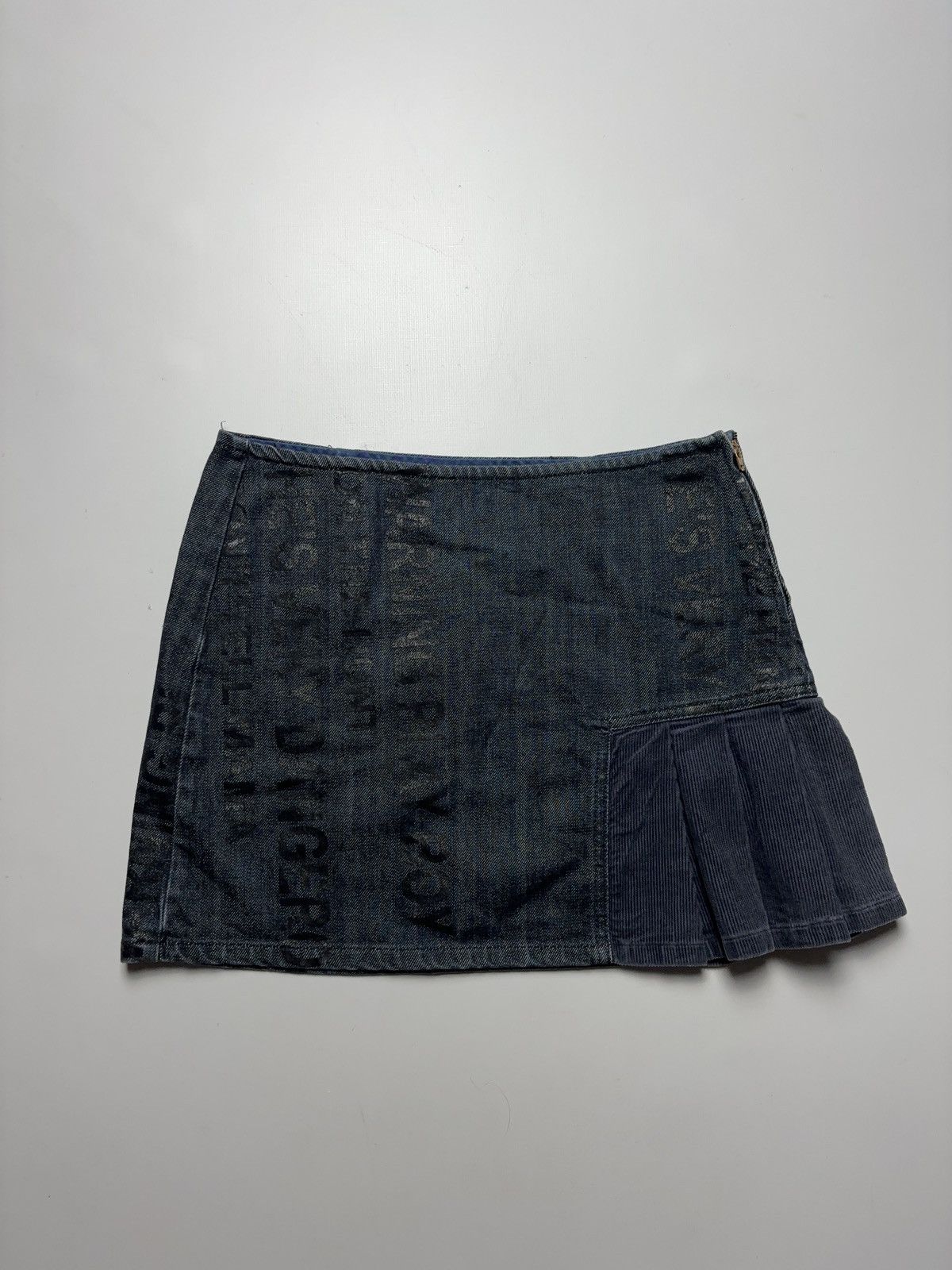 Japanese Brand × Vintage VINTAGE PRINTED PLAYBOY PLEATED MINI AVANT GARDE DENIM SKIRT Size 27" / US 4 / IT 40 - 1 Thumbnail