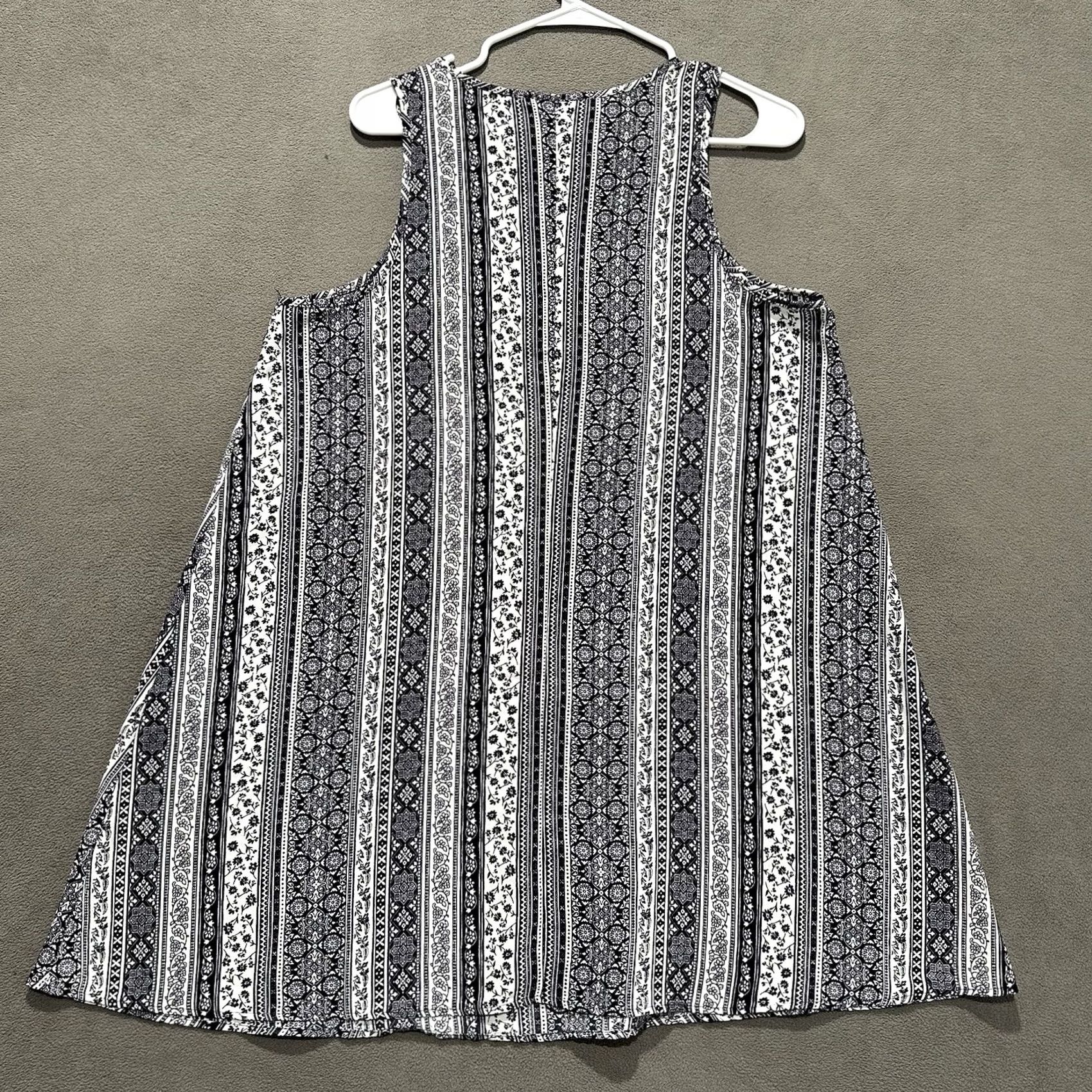 Forever 21 FOREVER 21 Floral Shift Dress Womens Large Blue White Round Neck Sleeveless Short Casual Shirt Dress Size L / US 10 / IT 46 - 2 Thumbnail