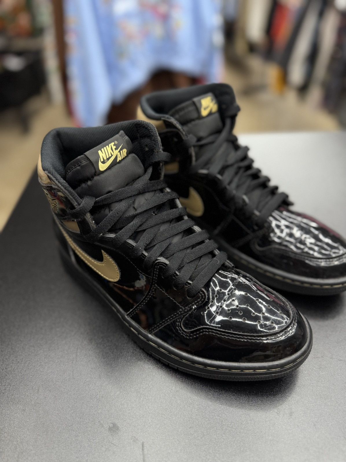 Jordan Brand × Nike Jordan 1 High Black Metallic Size 9.5 (2020) Size US 9.5 / EU 42-43 - 4 Thumbnail