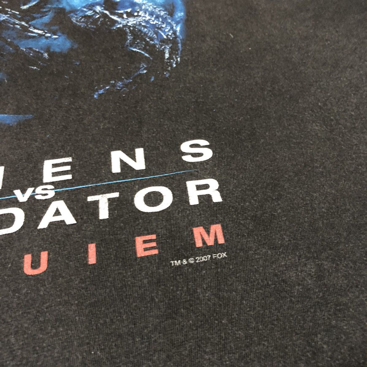 Band Tees Vintage 2007 Aliens Vs Predator Requiem Movie Promo Shirt Size US L / EU 52-54 / 3 - 8 Thumbnail