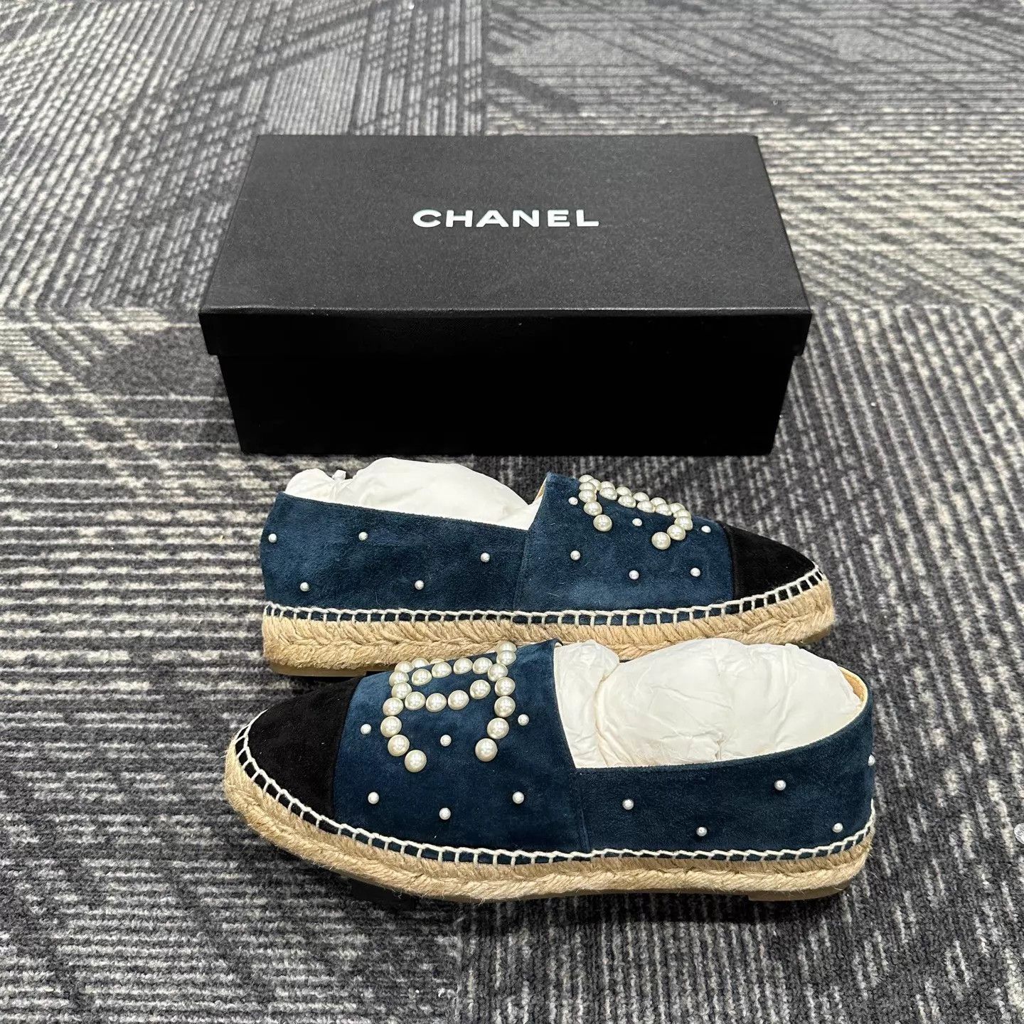 Chanel Chanel Pearl Logo Fisherman Shoes 37 Unworn Size US 6.5 / IT 36.5 - 4 Thumbnail