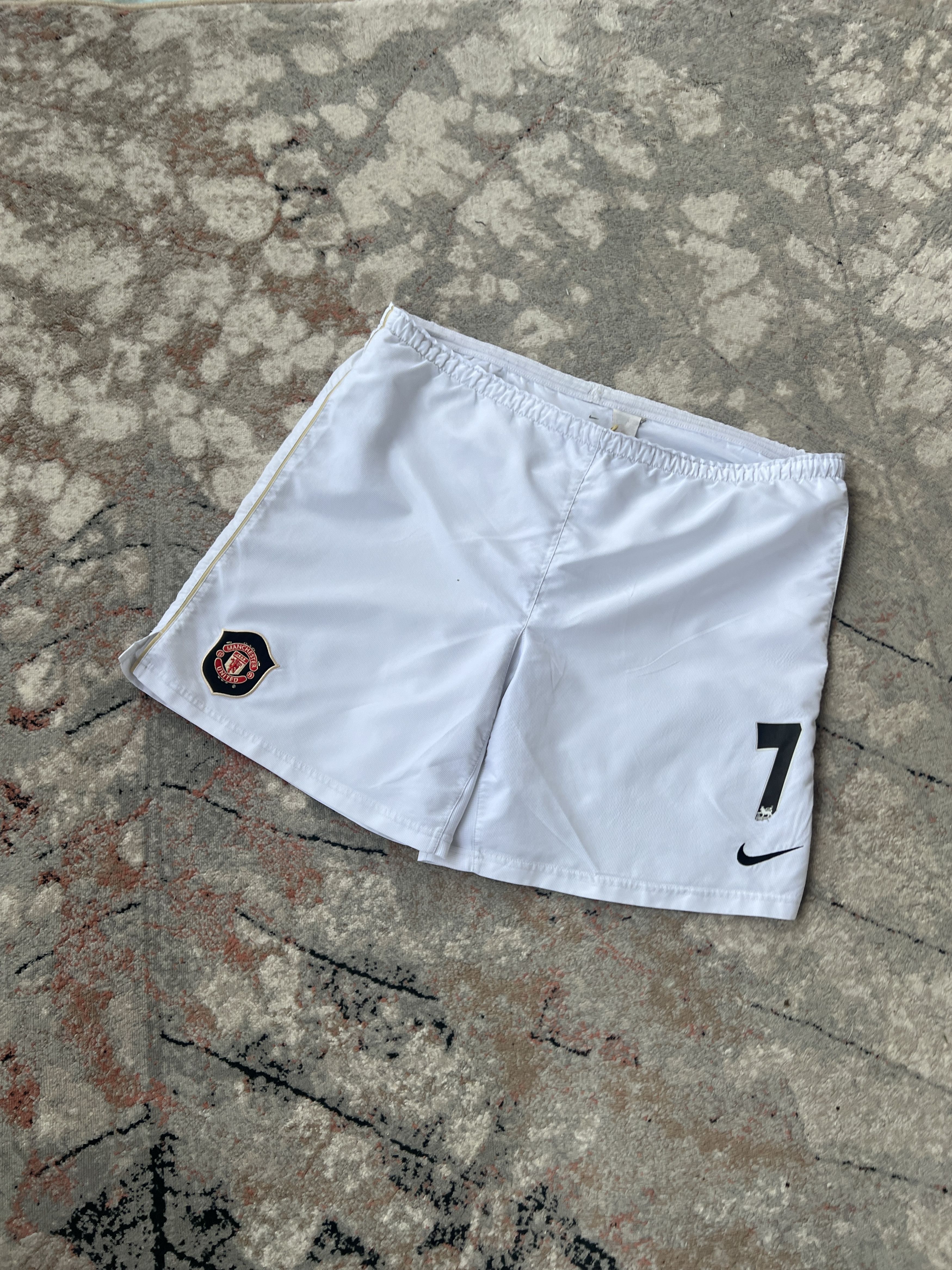 Nike Nike Manchester United Vintage Shorts Size US 36 / EU 52 - 1 Thumbnail