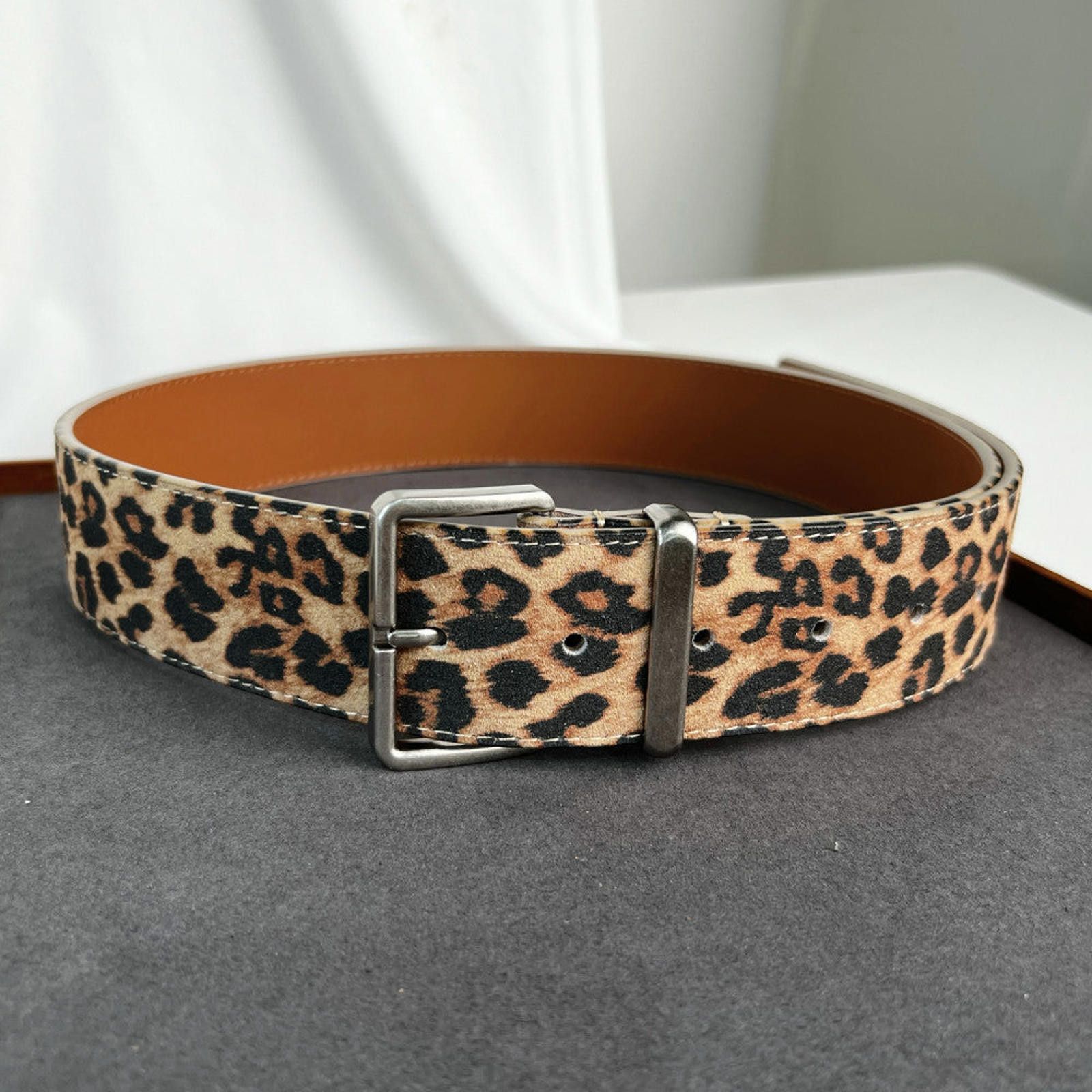 Louis Vuitton Belt Black Leather LV Logo Buckle