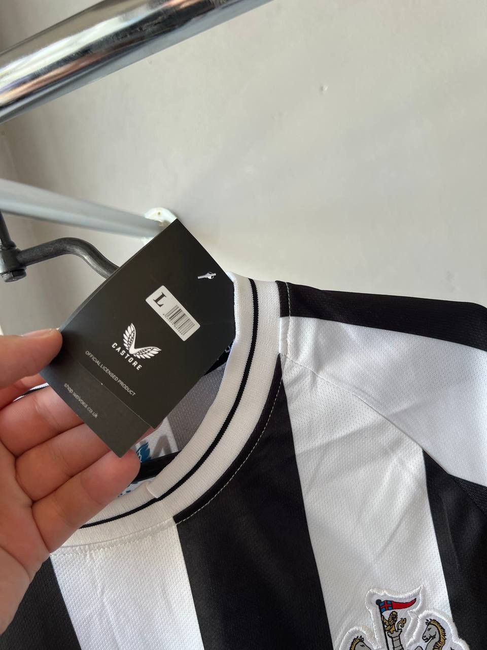 Castore 2022/23 NEWCASTLE UNITED HOME SOCCER JERSEY FOOTBALL SHIRT L Size US L / EU 52-54 / 3 - 7 Thumbnail