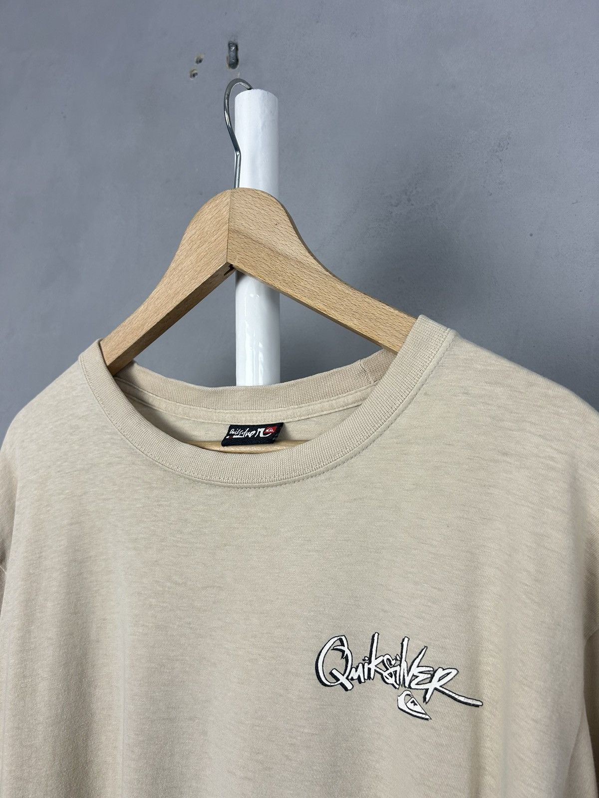 Quiksilver Quiksilver Floral Logo T Shirt Beige Back Print Surf Skate Size US M / EU 48-50 / 2 - 8 Thumbnail