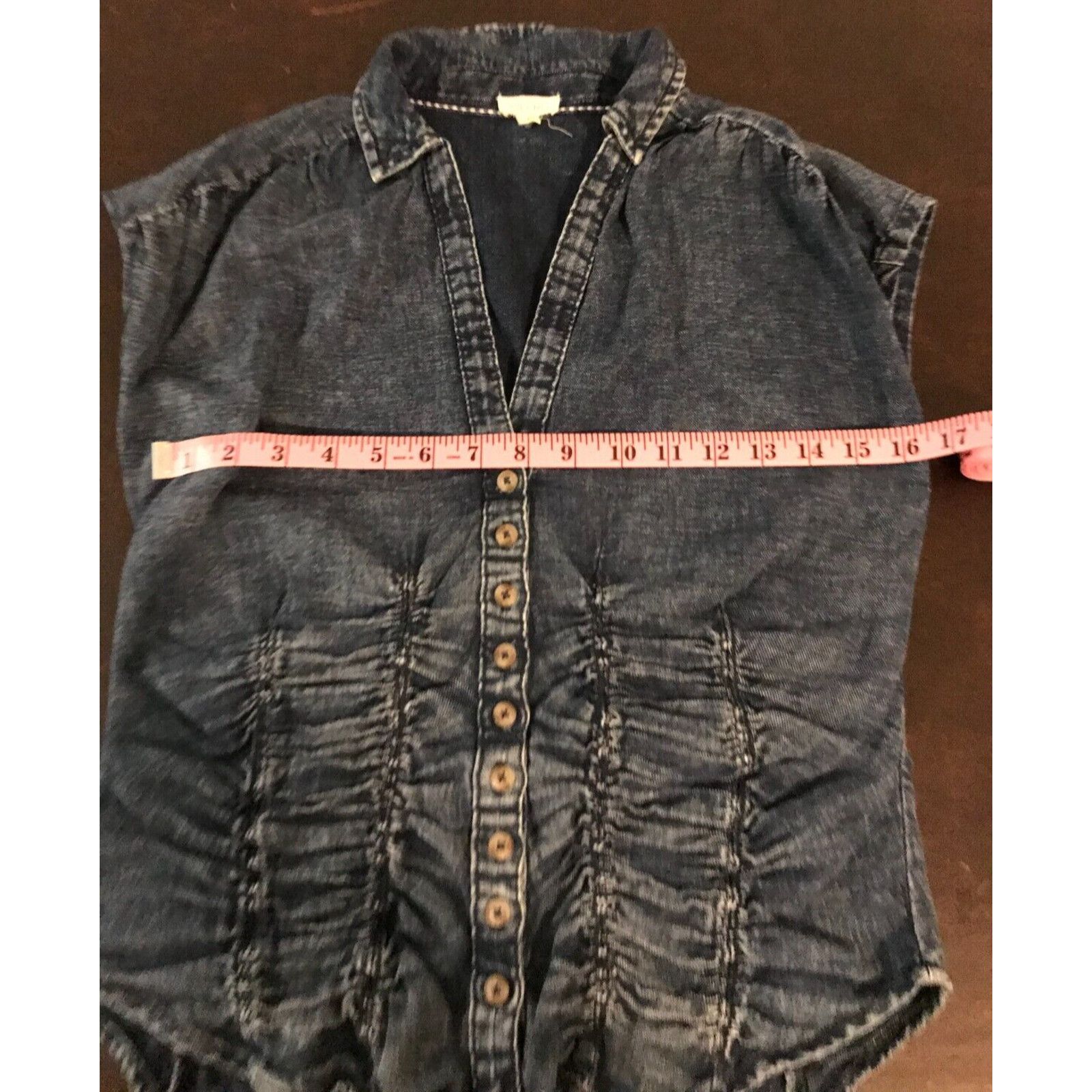 Anthropologie Anthropologie Pilcro Ruched Denim Blue Short-Sleeve Blouse Size S / US 4 / IT 40 - 5 Thumbnail