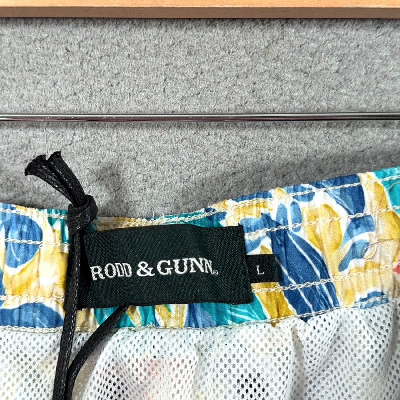 Rodd & Gunn Rodd & Gunn Swim Trunks Mens L Multicolor MT Wellington 6.3" Lined Shorts Trunks Beach Vacation Pockets Drawstring Elastic Waist Above-the-Knee Size US 33 - 3 Thumbnail