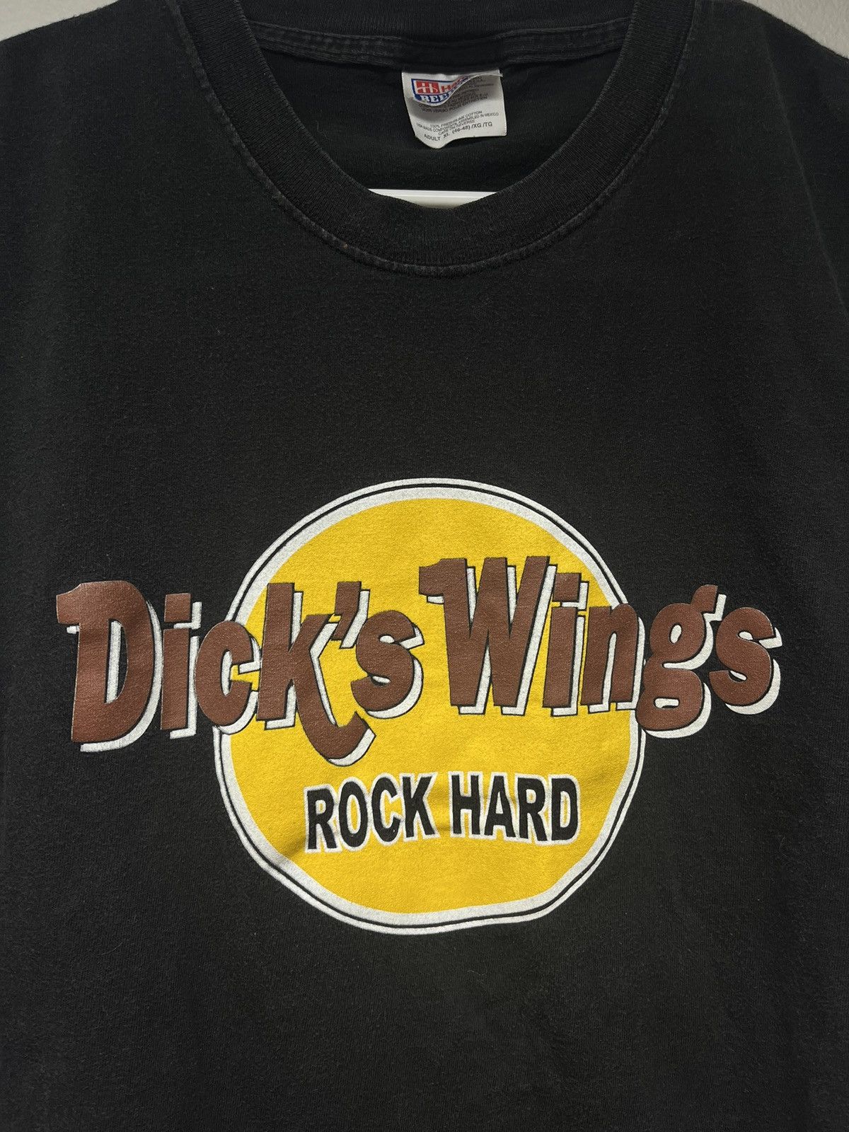 Vintage Vintage Dicks Wings Rock Hard Funny HardRock Parody Tshirt Size US XL / EU 56 / 4 - 2 Thumbnail