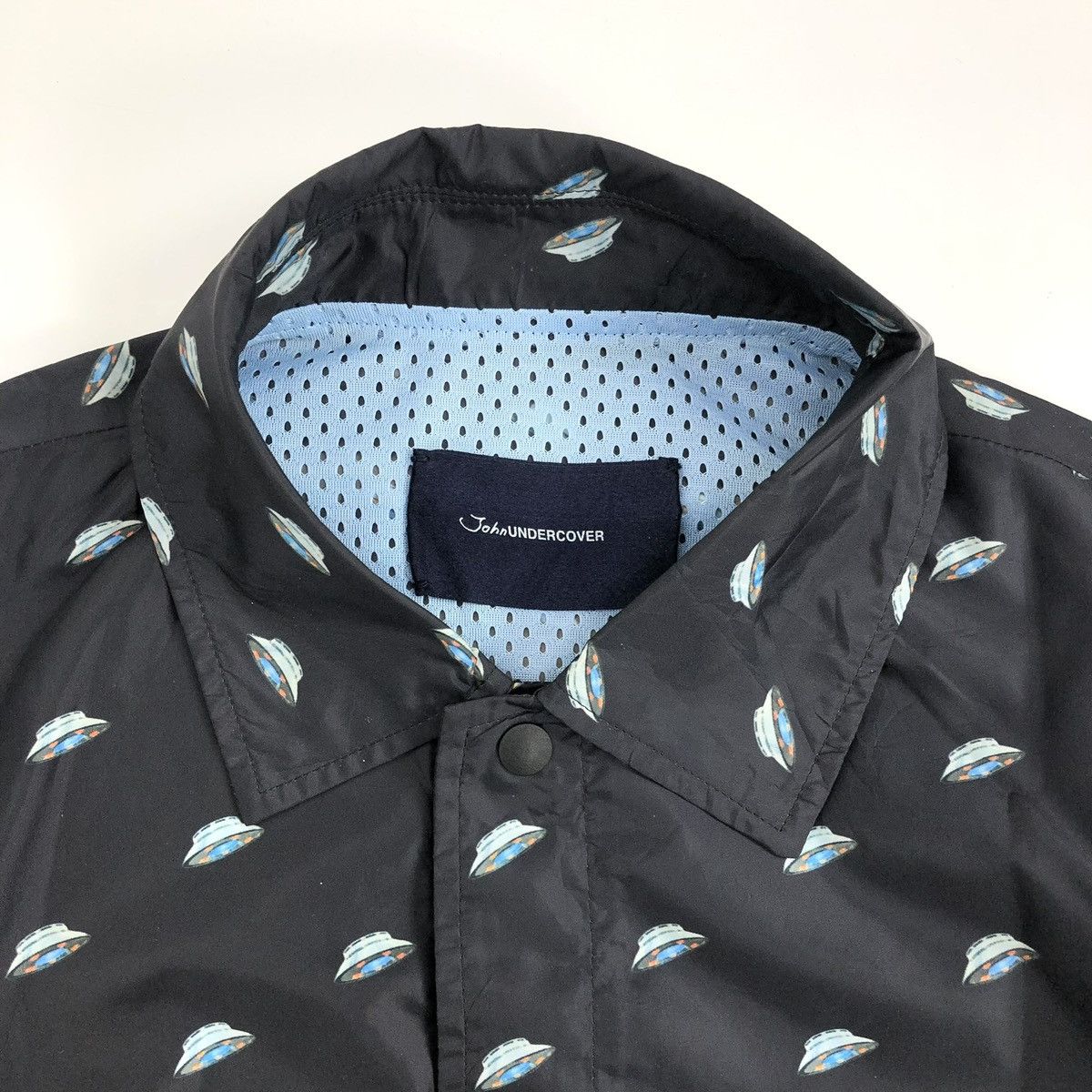 Undercover 2000s John Undercover Ufo Print Monogram Coach Jacket Size US M / EU 48-50 / 2 - 3 Thumbnail