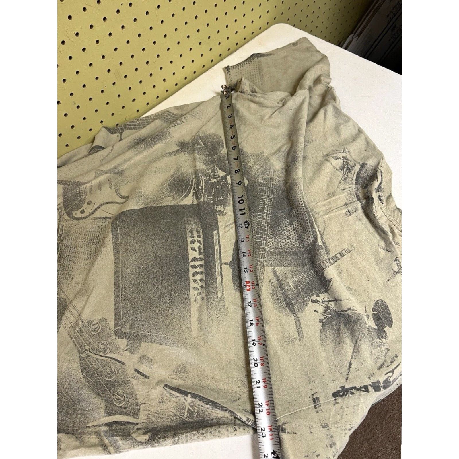 Vintage VINTAGE Mens Yazbek T-Shirt XL Short Sleeve Tan Brown Guitar Amplifier All Over Print Band Mens XL Size US XL / EU 56 / 4 - 3 Thumbnail