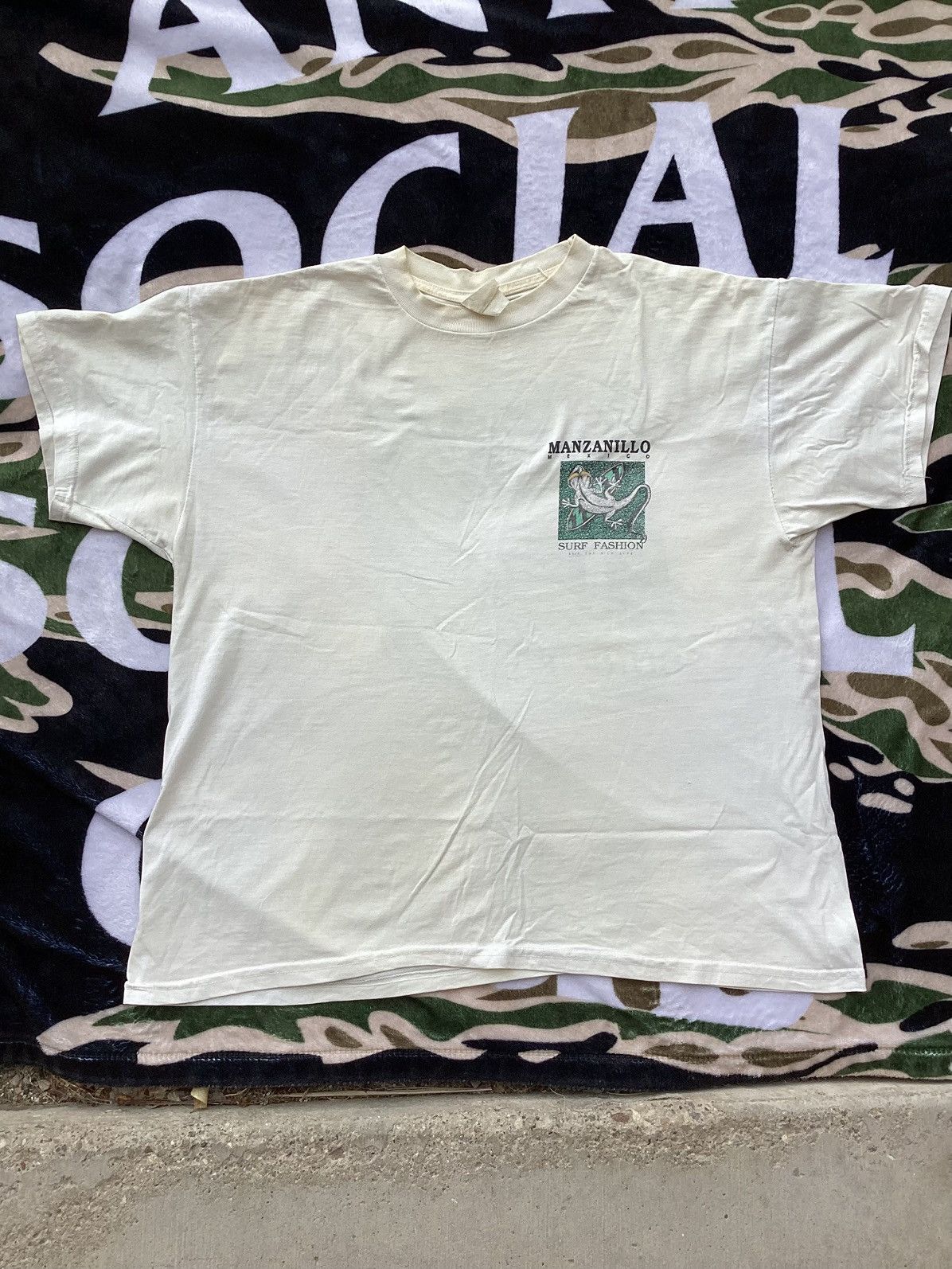 Other × Vintage Vtg 90s Mexico surf fashion save wildlife lizard surfboard T Size US M / EU 48-50 / 2 - 4 Thumbnail