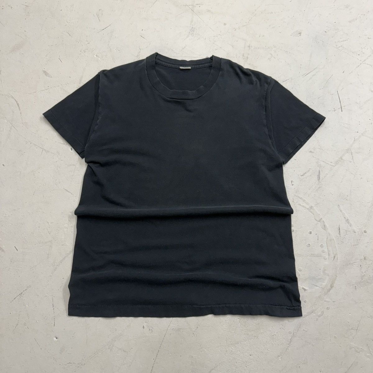 Vintage 90s faded black blank tee Size US L / EU 52-54 / 3 - 1 Thumbnail