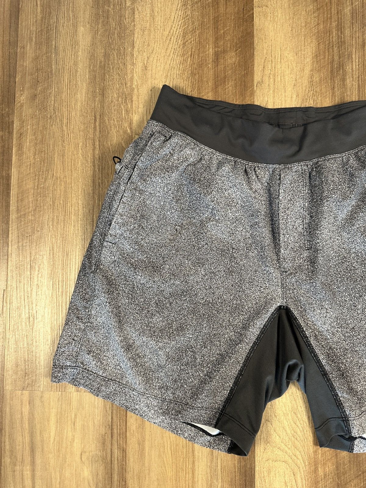 Lululemon Men’s Lululemon T.H.E. Shorts Large Gray Black 7” inseam Size US 33 - 3 Thumbnail