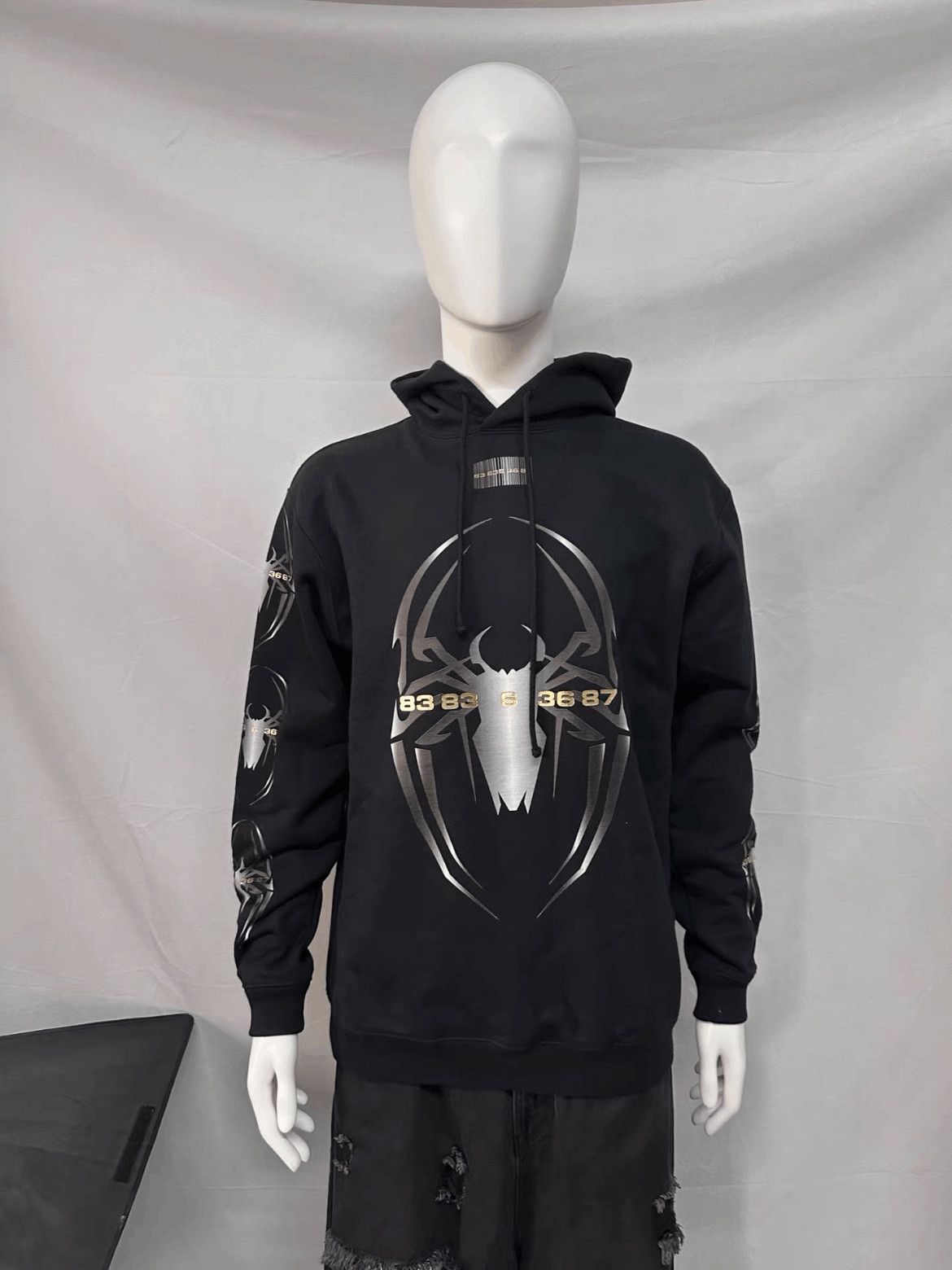 トップス VETEMENTS HARDCORE PATCHED HOODIE Hardcore Patch Logo Hoodie Black | The Webster