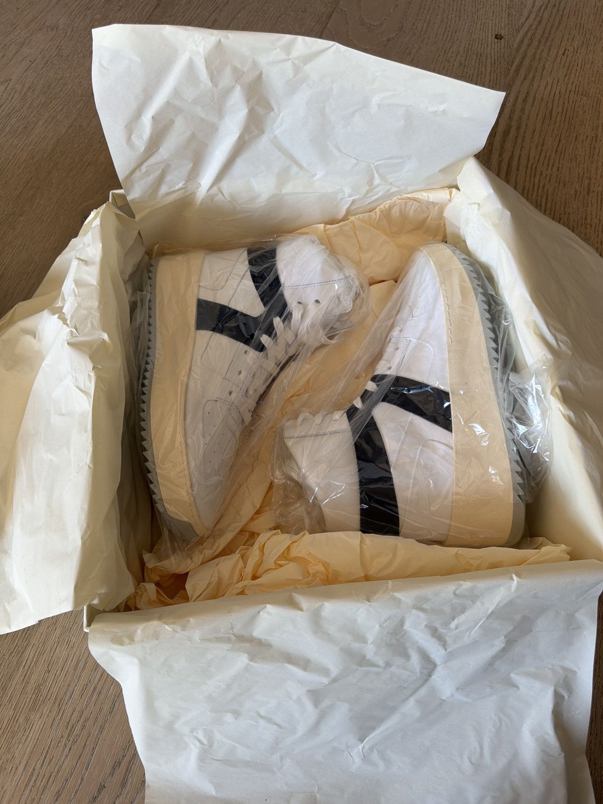 Fear of God $1095 Fear of god BASKETBALL Sneaker WHITE NIB 39 Size US 6 / EU 39 - 3 Thumbnail
