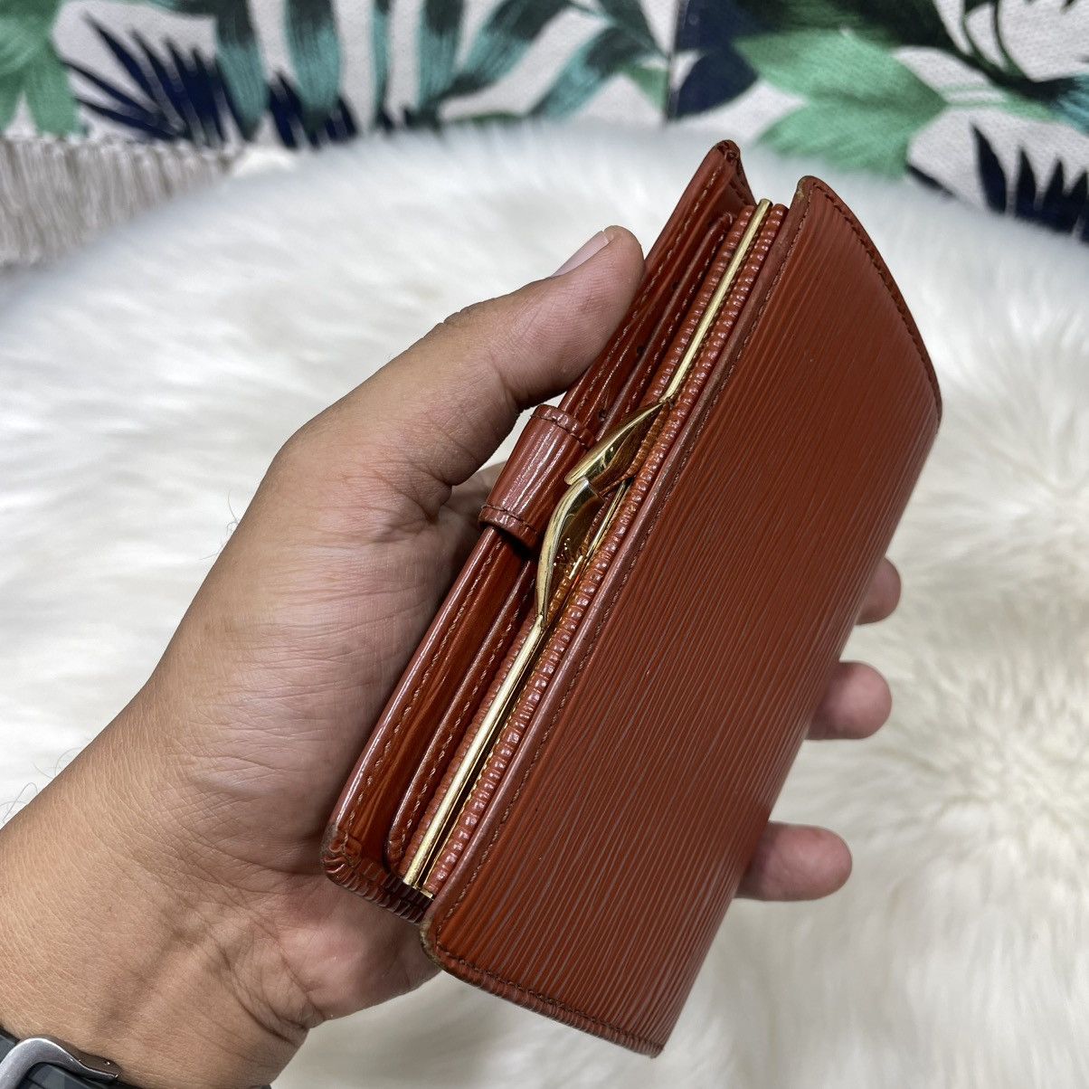 Louis Vuitton Authentic LOUIS VUITTON EPI Leather Kisslock Bifold Wallet Size ONE SIZE - 8 Thumbnail